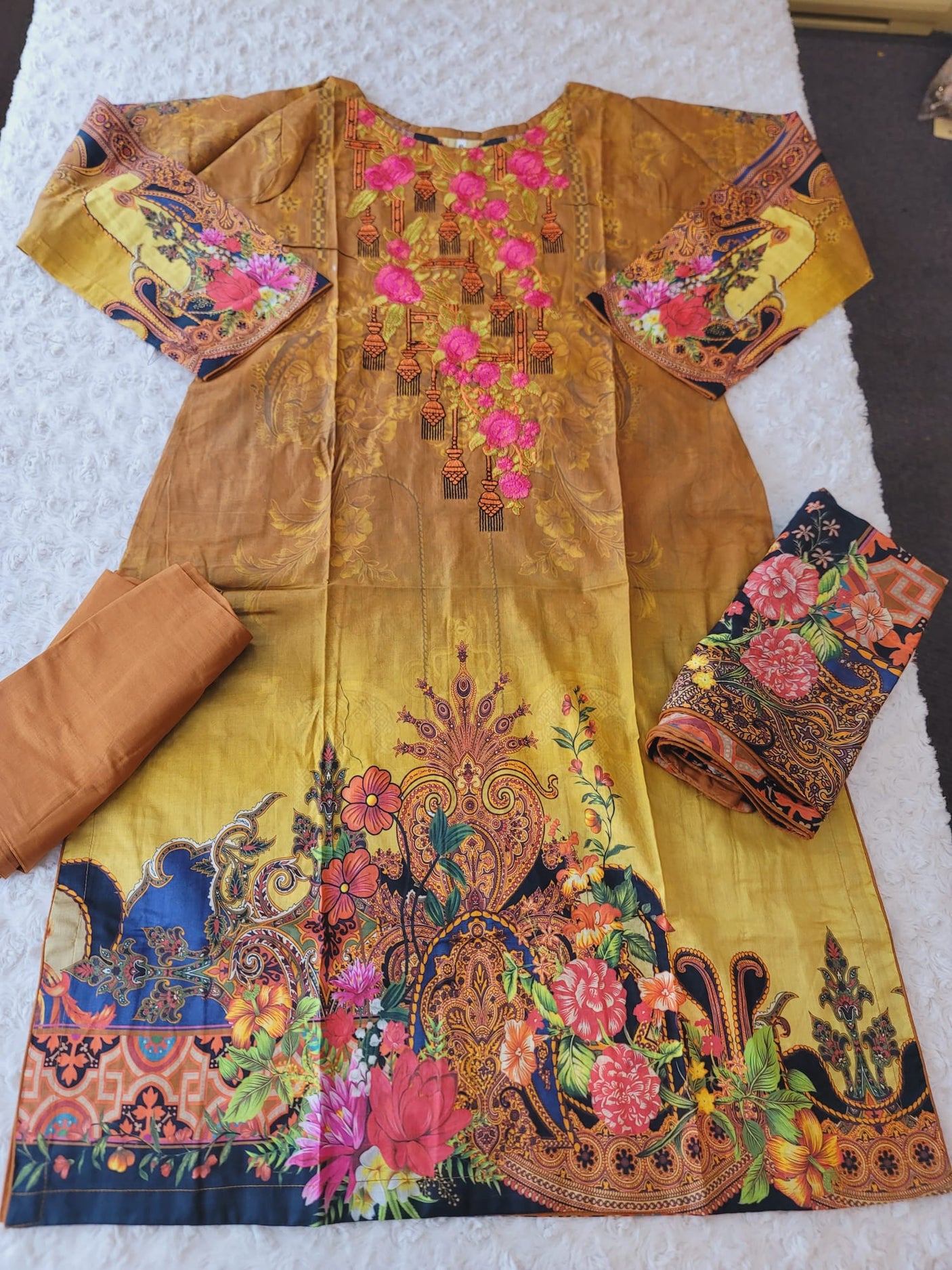 Pakistani Stitched lawn Embroidered Salwar kameez ready to ship