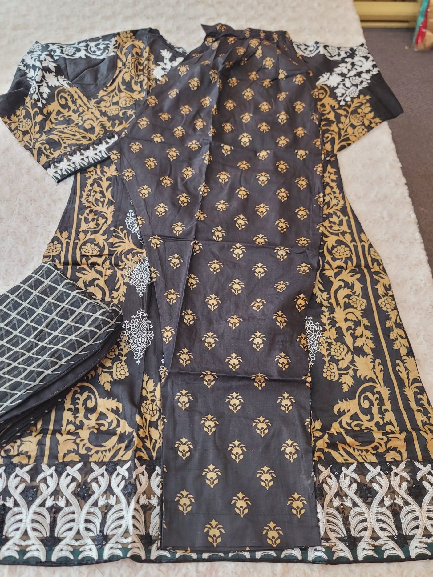 Pakistani Stitched lawn Embroidered Salwar kameez ready to ship