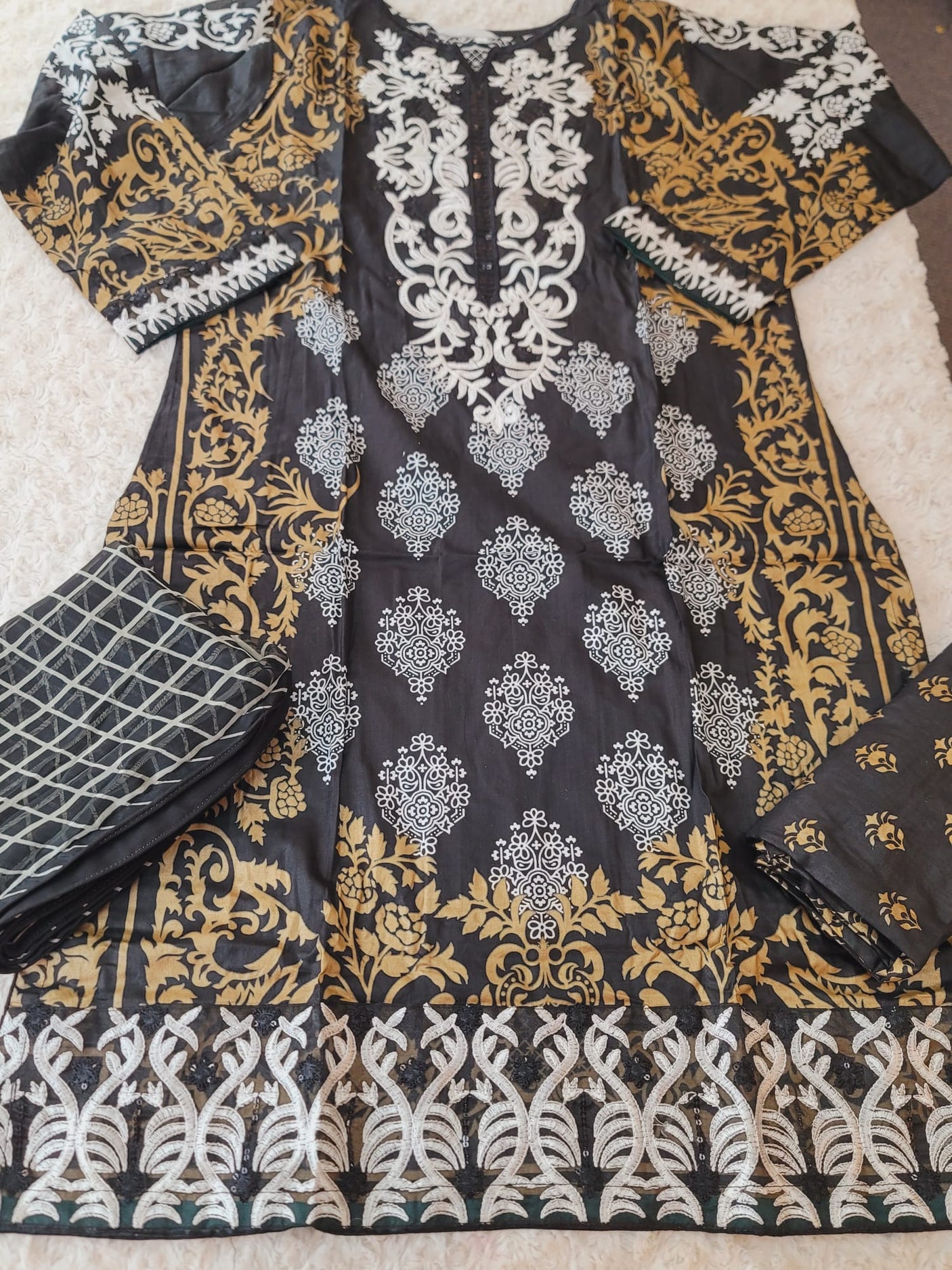 Pakistani Stitched lawn Embroidered Salwar kameez ready to ship