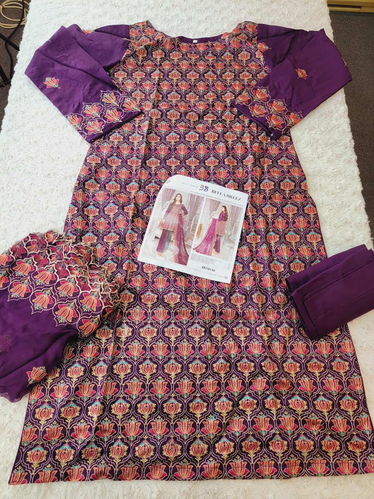 Bella Breeze Embroidered Luxury Lawn Collection 2021 -100% Original Guaranteed