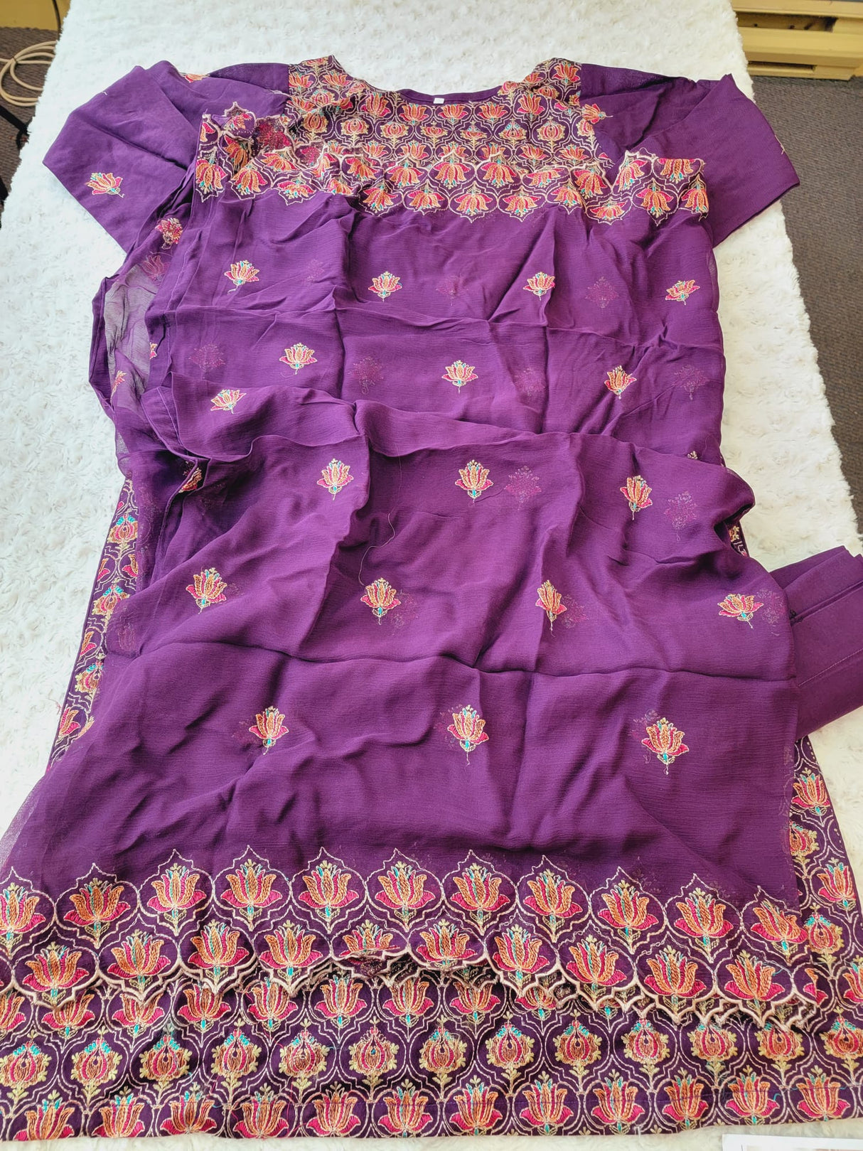 Bella Breeze Embroidered Luxury Lawn Collection 2021 -100% Original Guaranteed