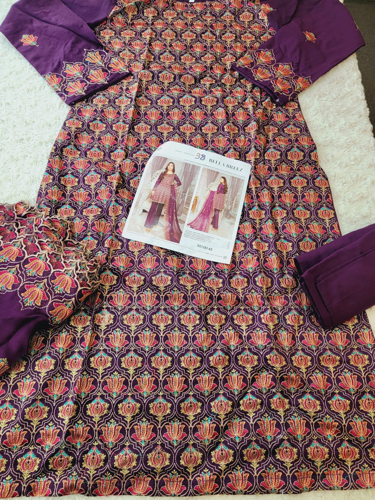 Bella Breeze Embroidered Luxury Lawn Collection 2021 -100% Original Guaranteed