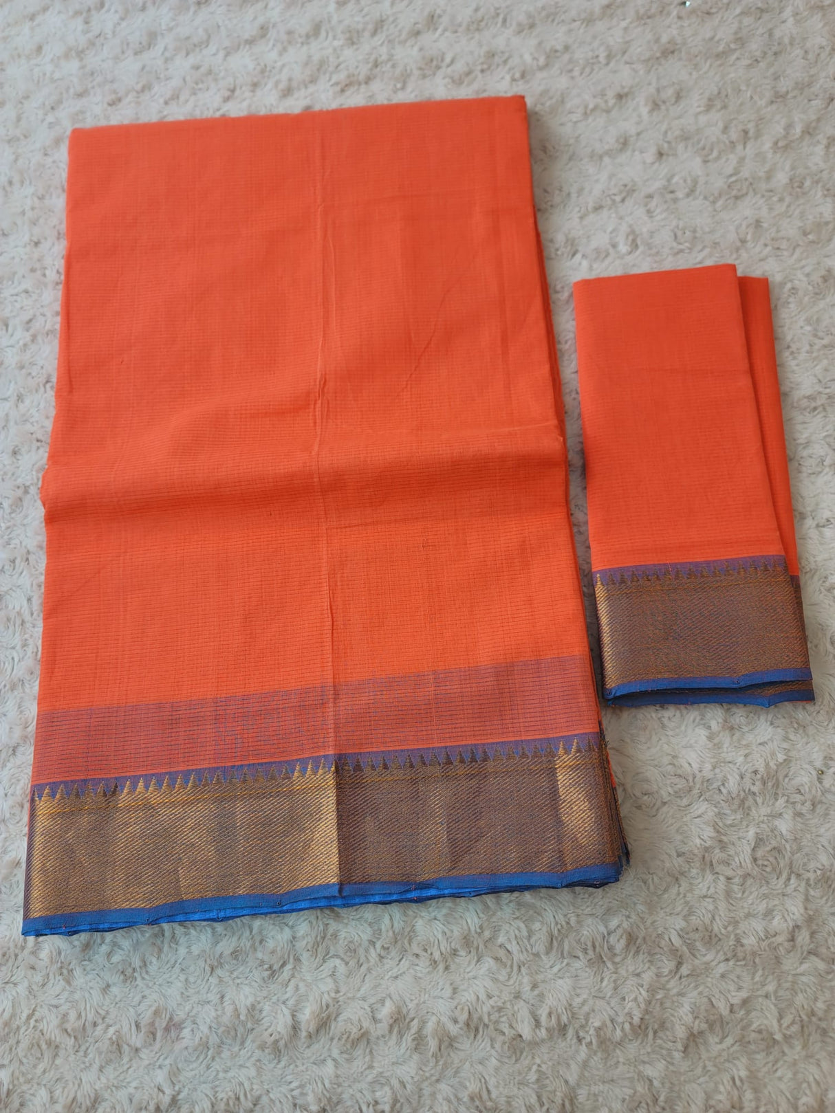 Cotton saree & blouse with zari par