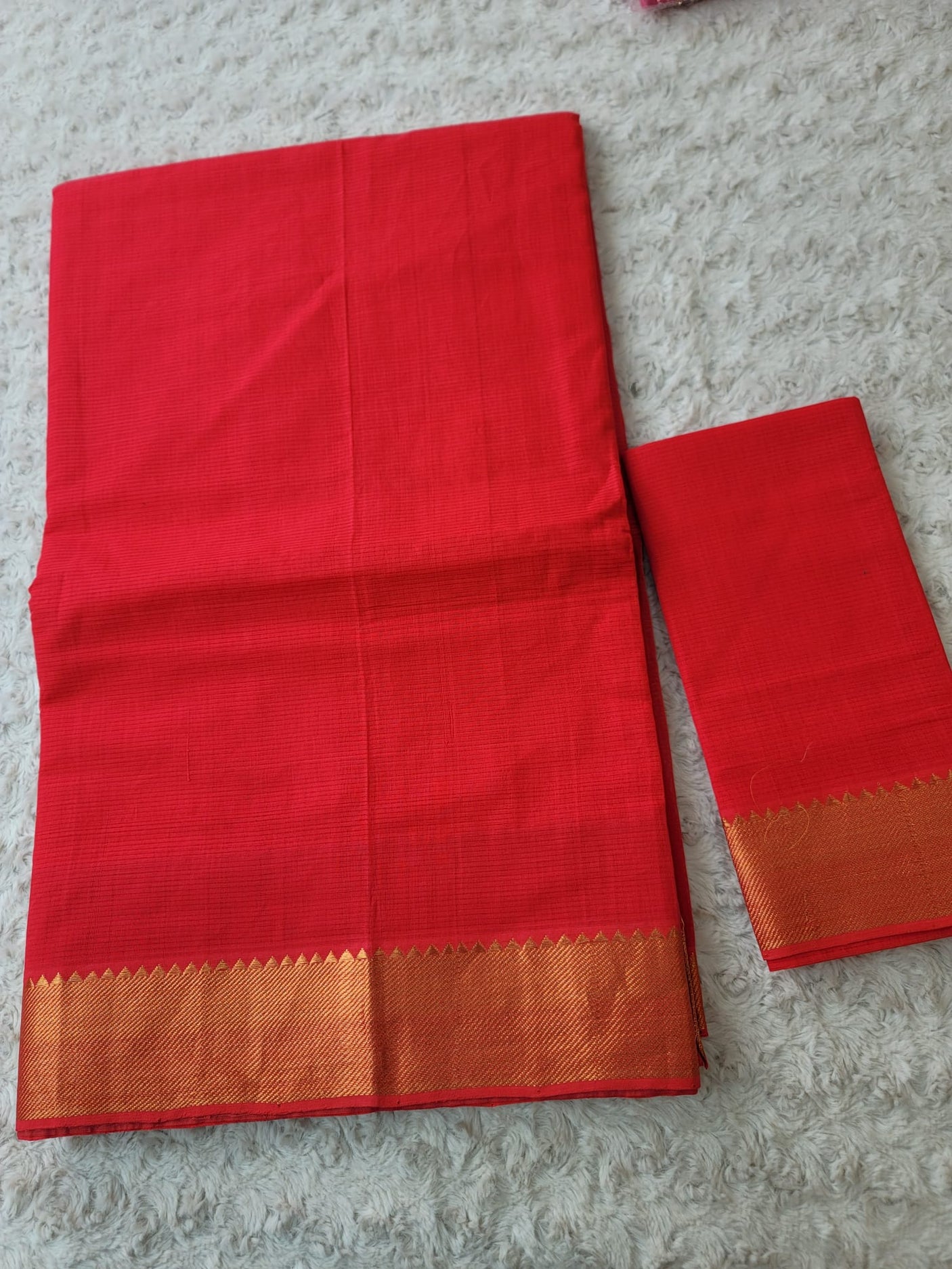 Cotton saree & blouse with zari par