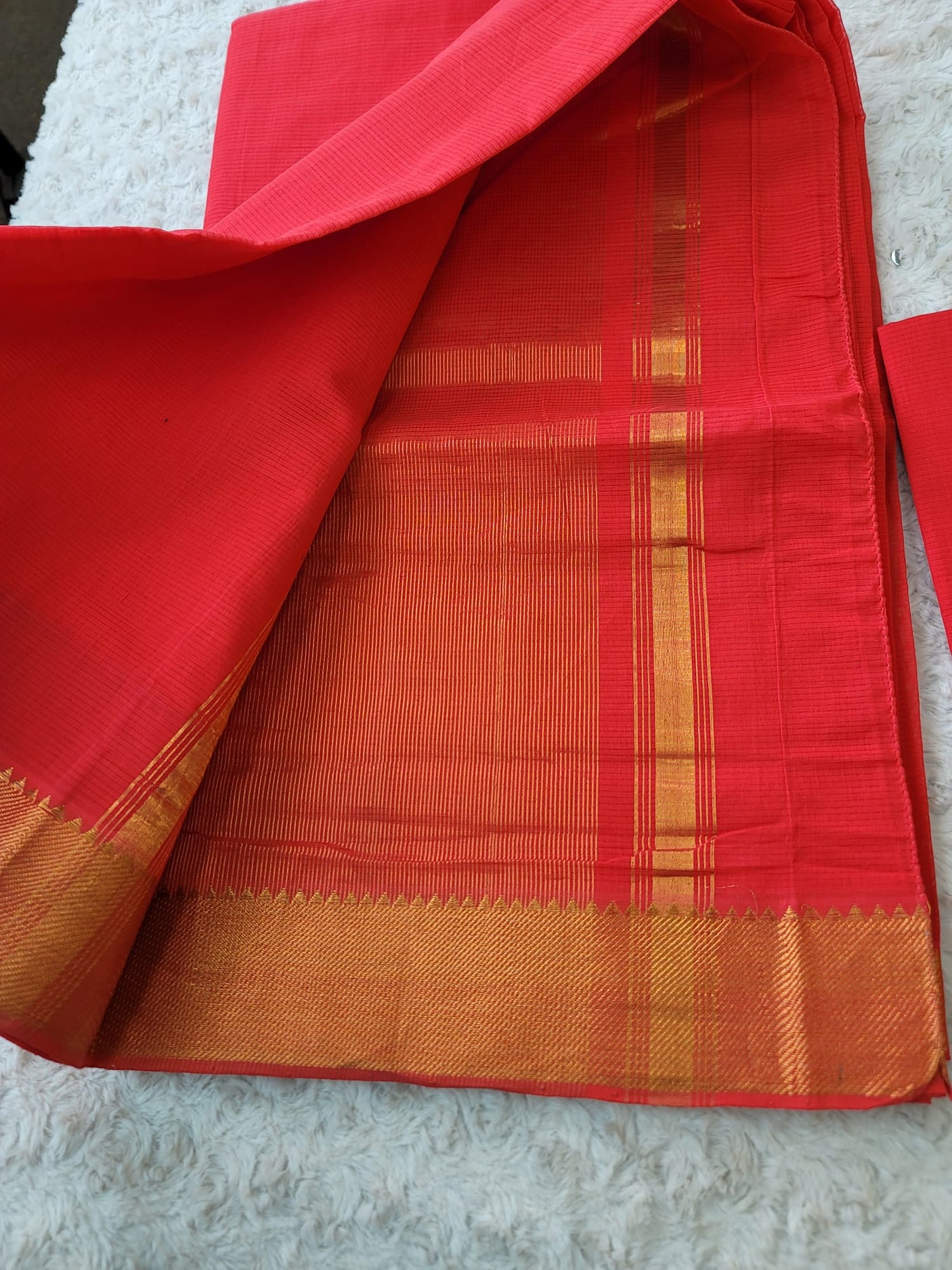 Cotton saree & blouse with zari par