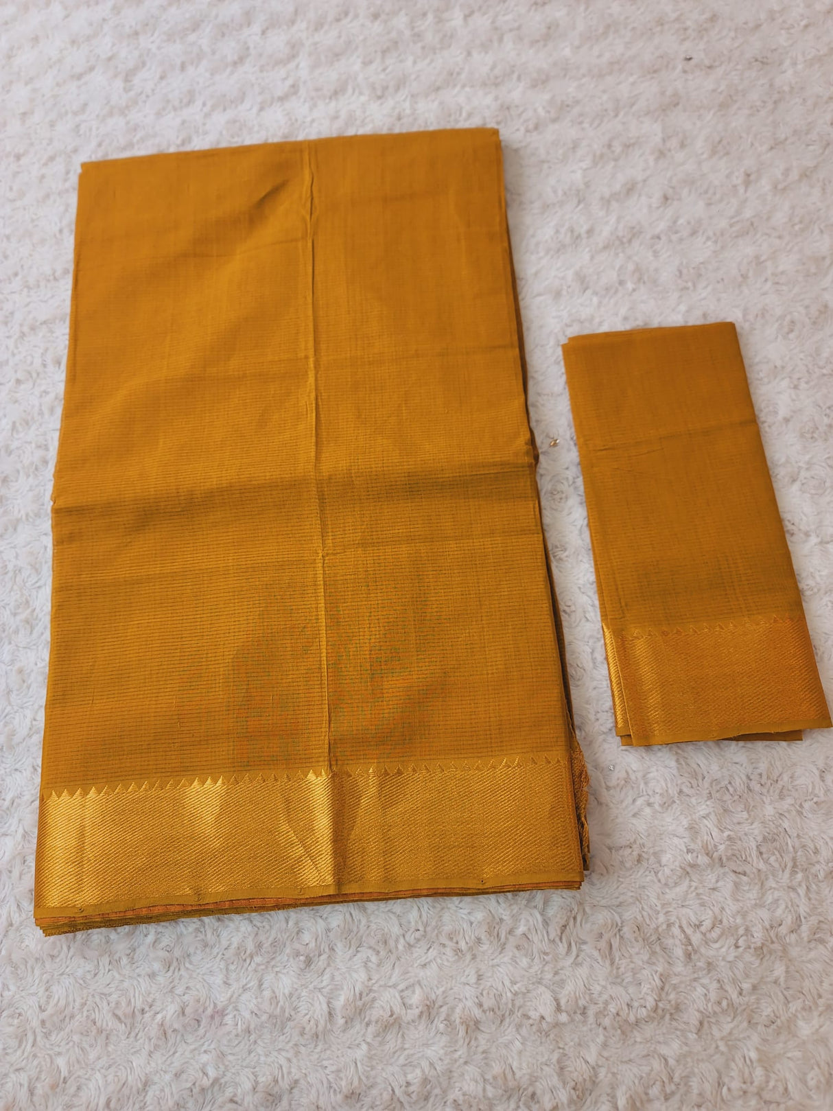 Cotton saree & blouse with zari par