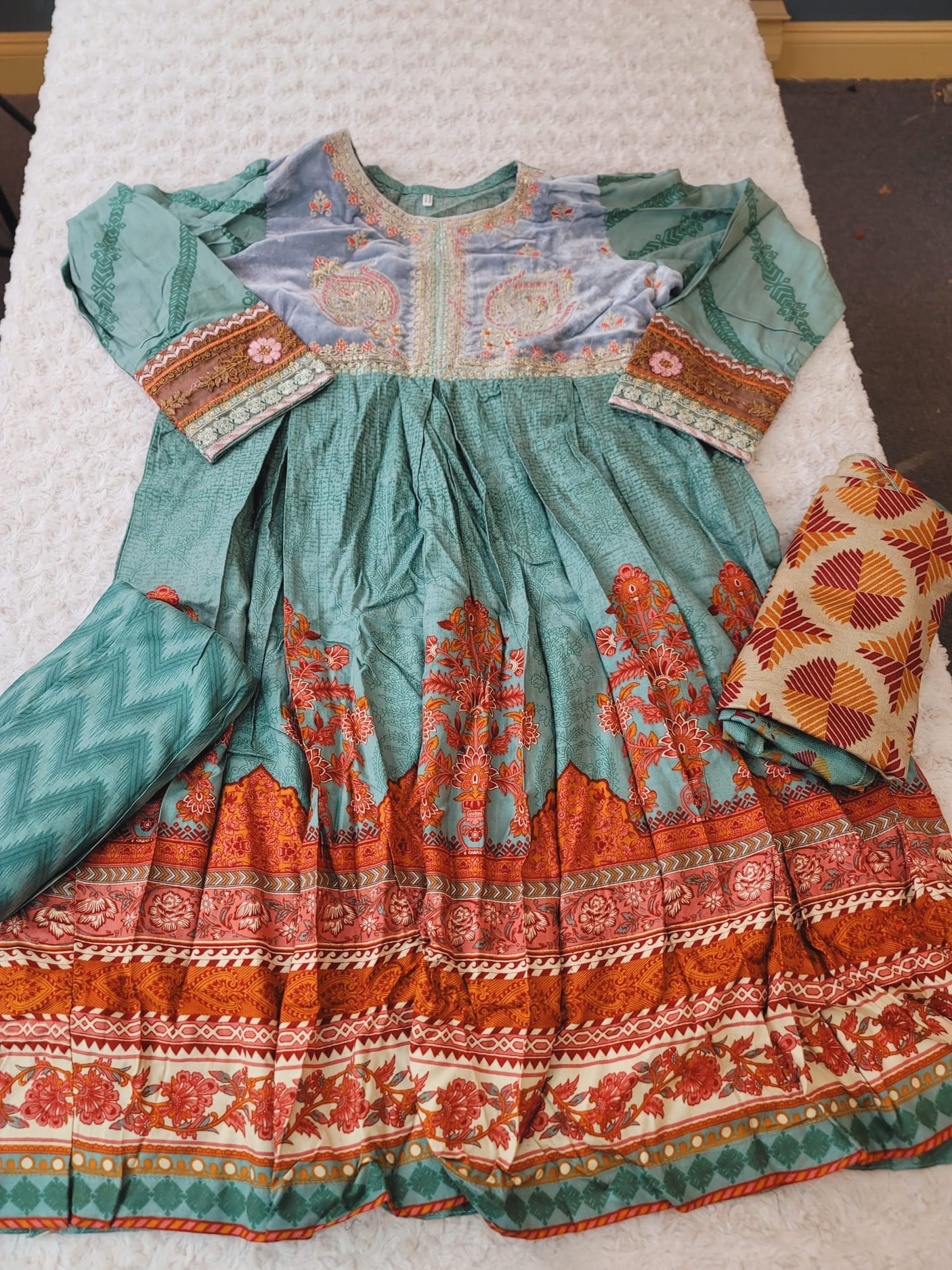 Pakistani linen Embroidered Salwar kameez Ready To Ship