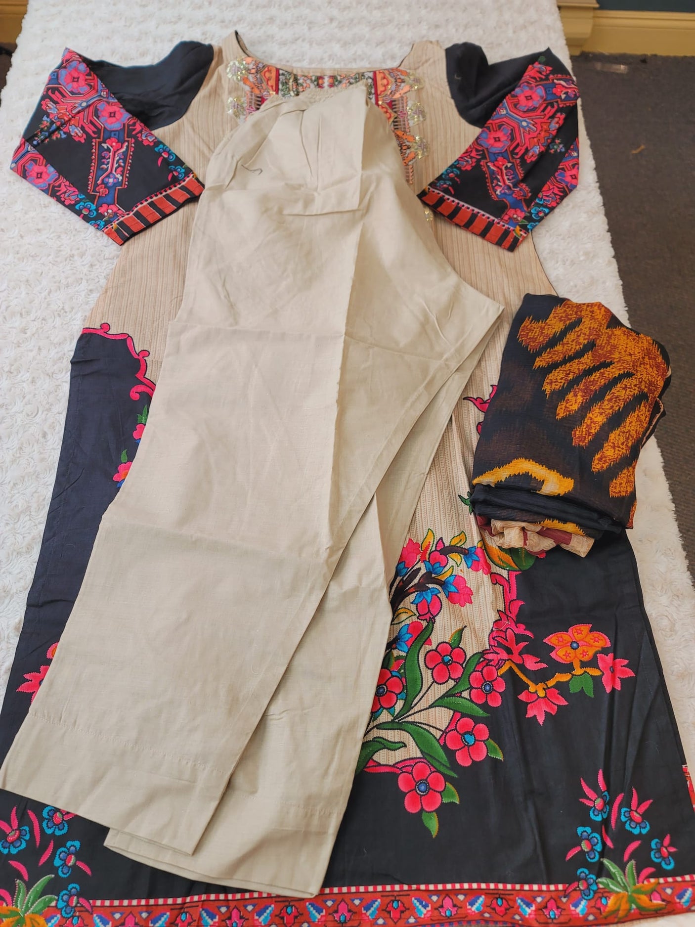 Pakistani Stitched lawn Embroidered Salwar kameez ready to ship