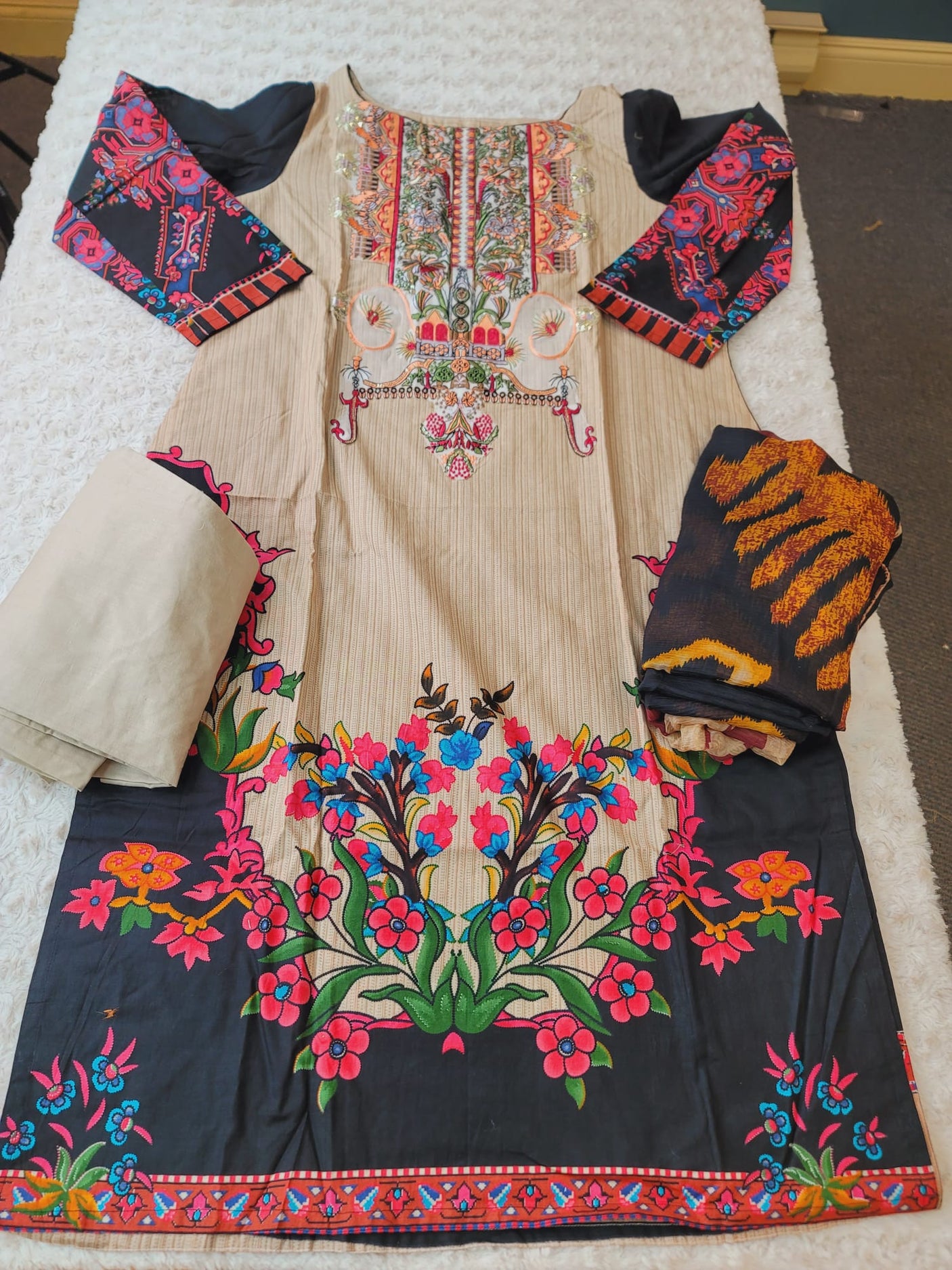 Pakistani Stitched lawn Embroidered Salwar kameez ready to ship