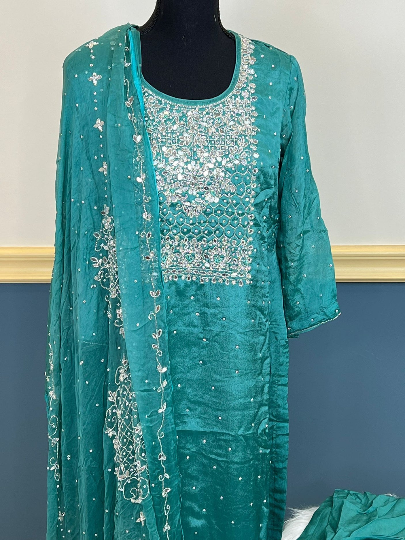 Pure zardousi Delhi Boutique