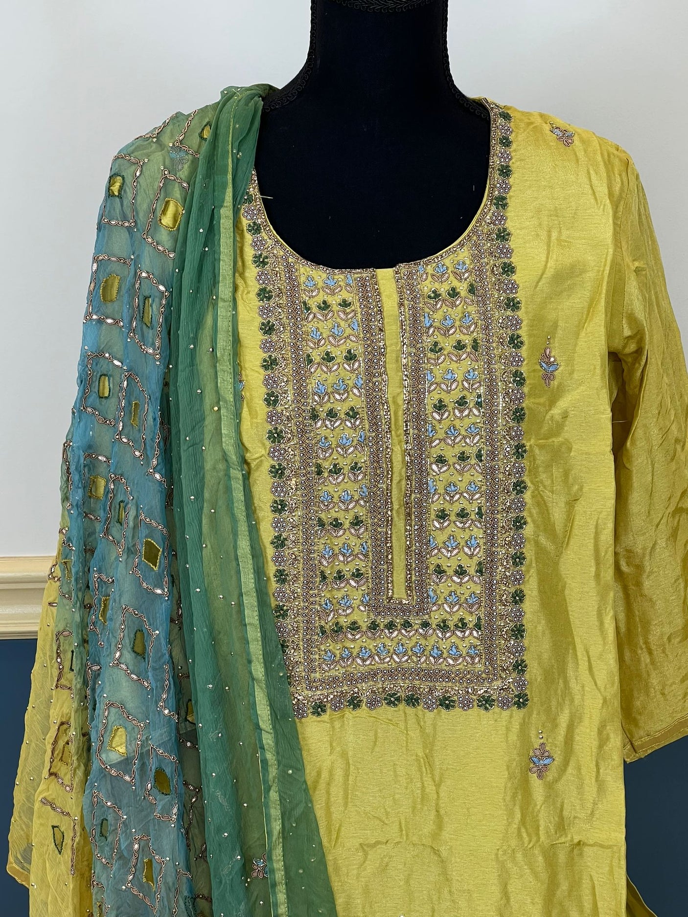 Pure zardousi Delhi Boutique