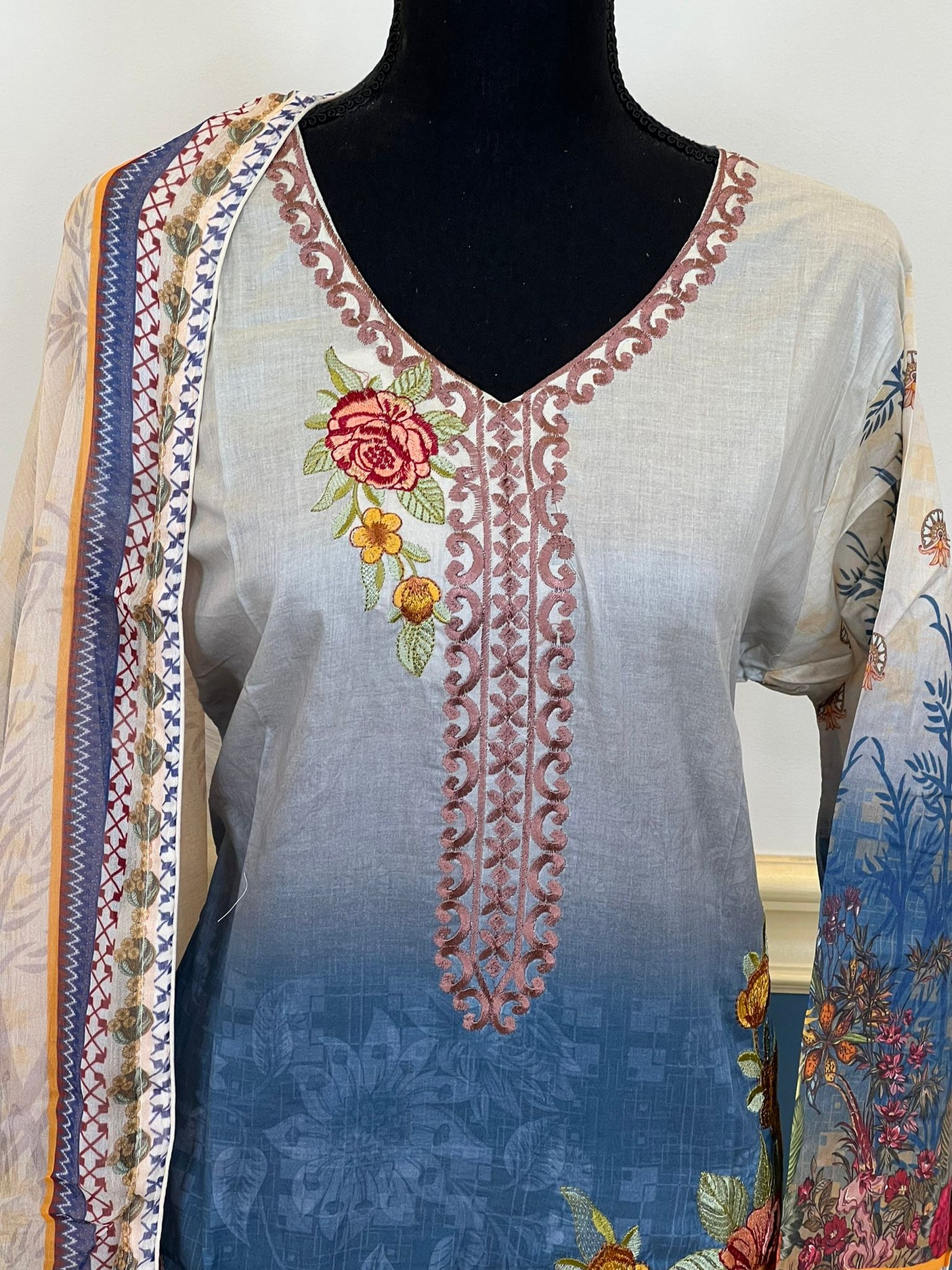 Pakistani Stitched Embroidered lawn Salwar kameez ready to ship