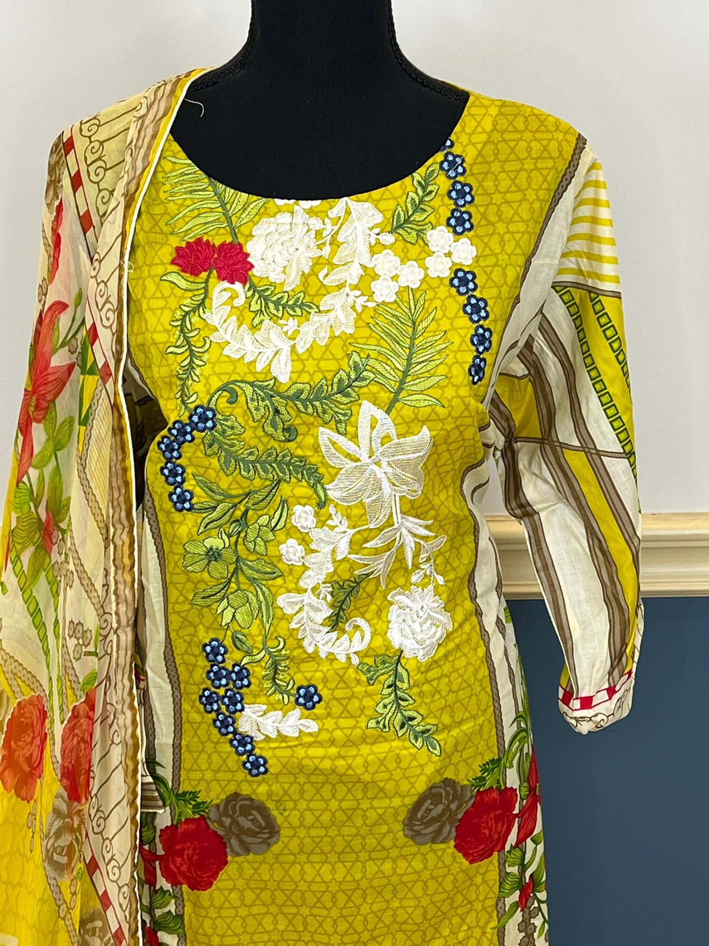 Pakistani Stitched Embroidered lawn Salwar kameez ready to ship