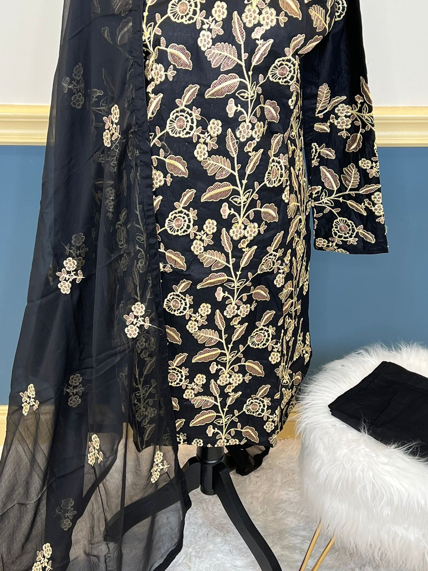 Pakistani Stitched Embroidered lawn Salwar kameez ready to ship