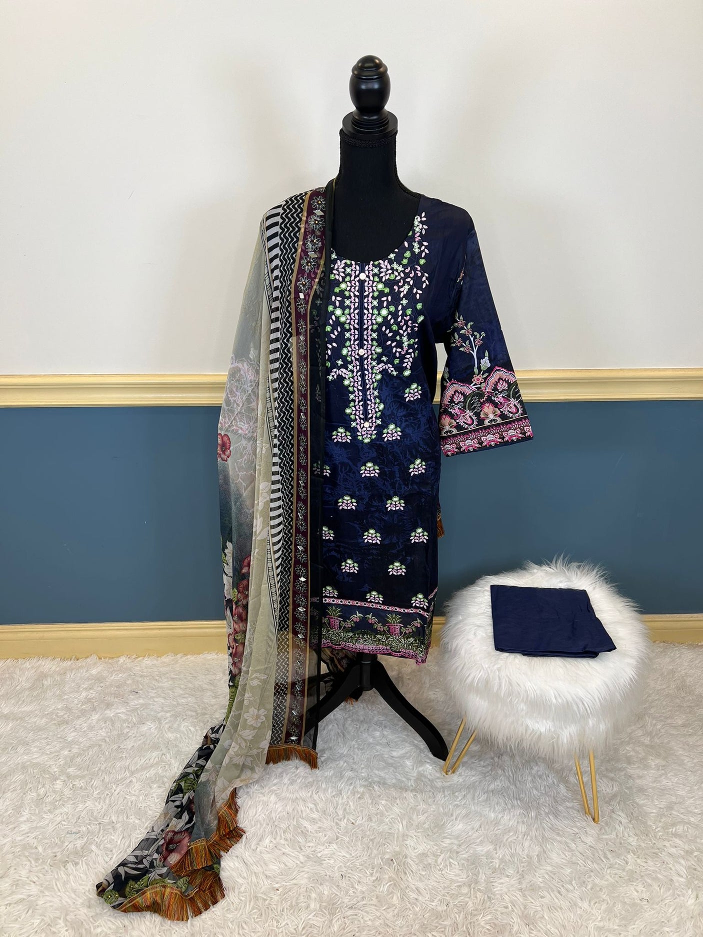 Pakistani Stitched Embroidered lawn Salwar kameez ready to ship