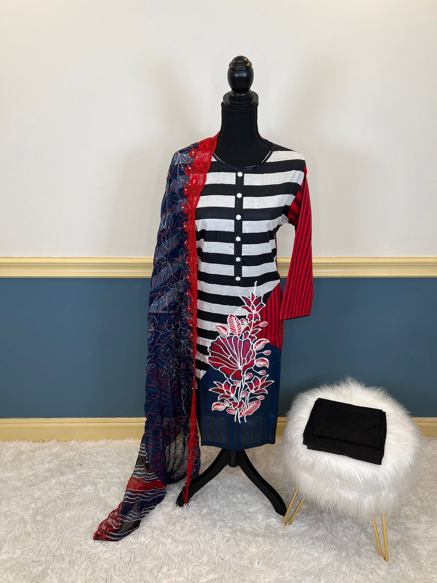 Pakistani Stitched Embroidered lawn Salwar kameez ready to ship