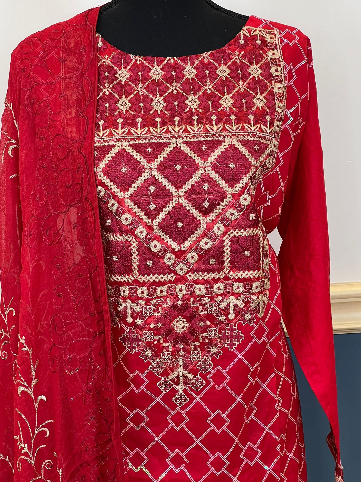 Pakistani Stitched Embroidered lawn Salwar kameez ready to ship