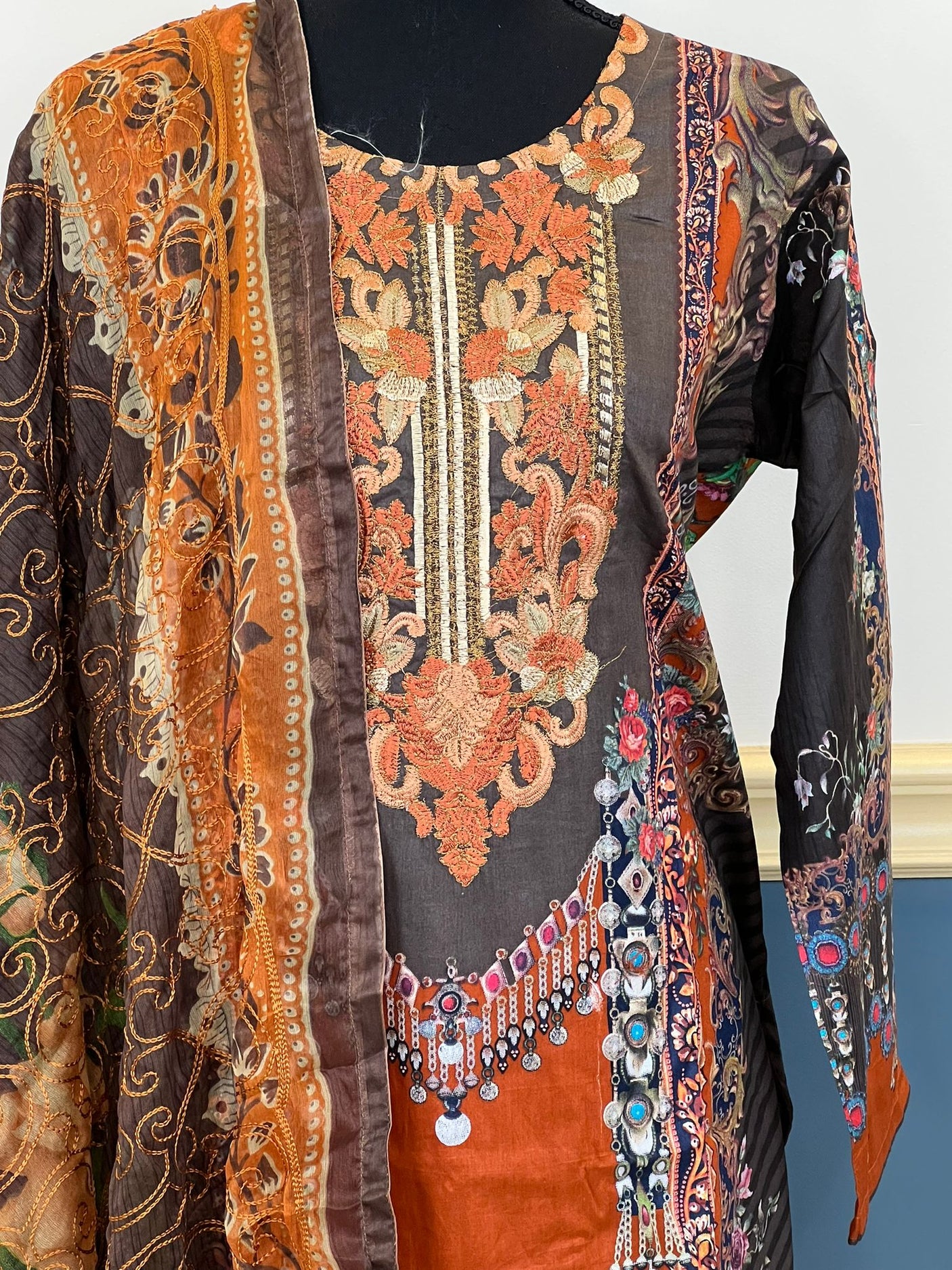 Pakistani Stitched Embroidered lawn Salwar kameez ready to ship