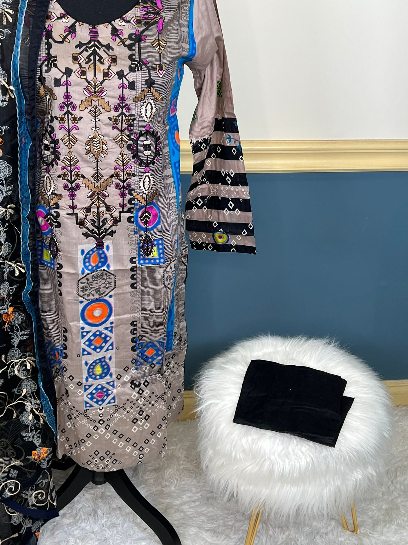 Pakistani Stitched Embroidered lawn Salwar kameez ready to ship