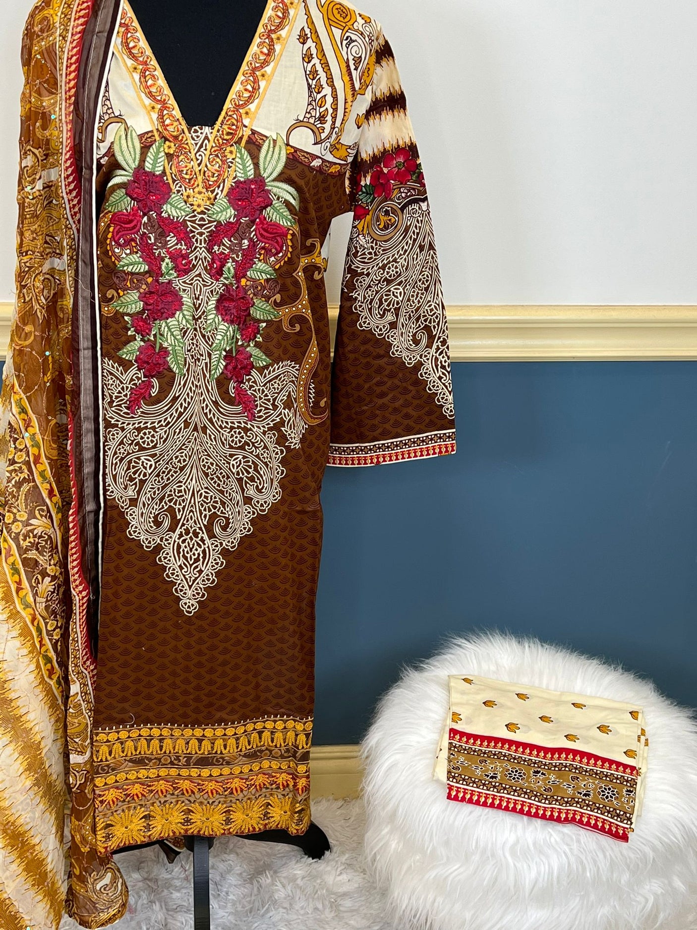 Pakistani Stitched Embroidered lawn Salwar kameez ready to ship