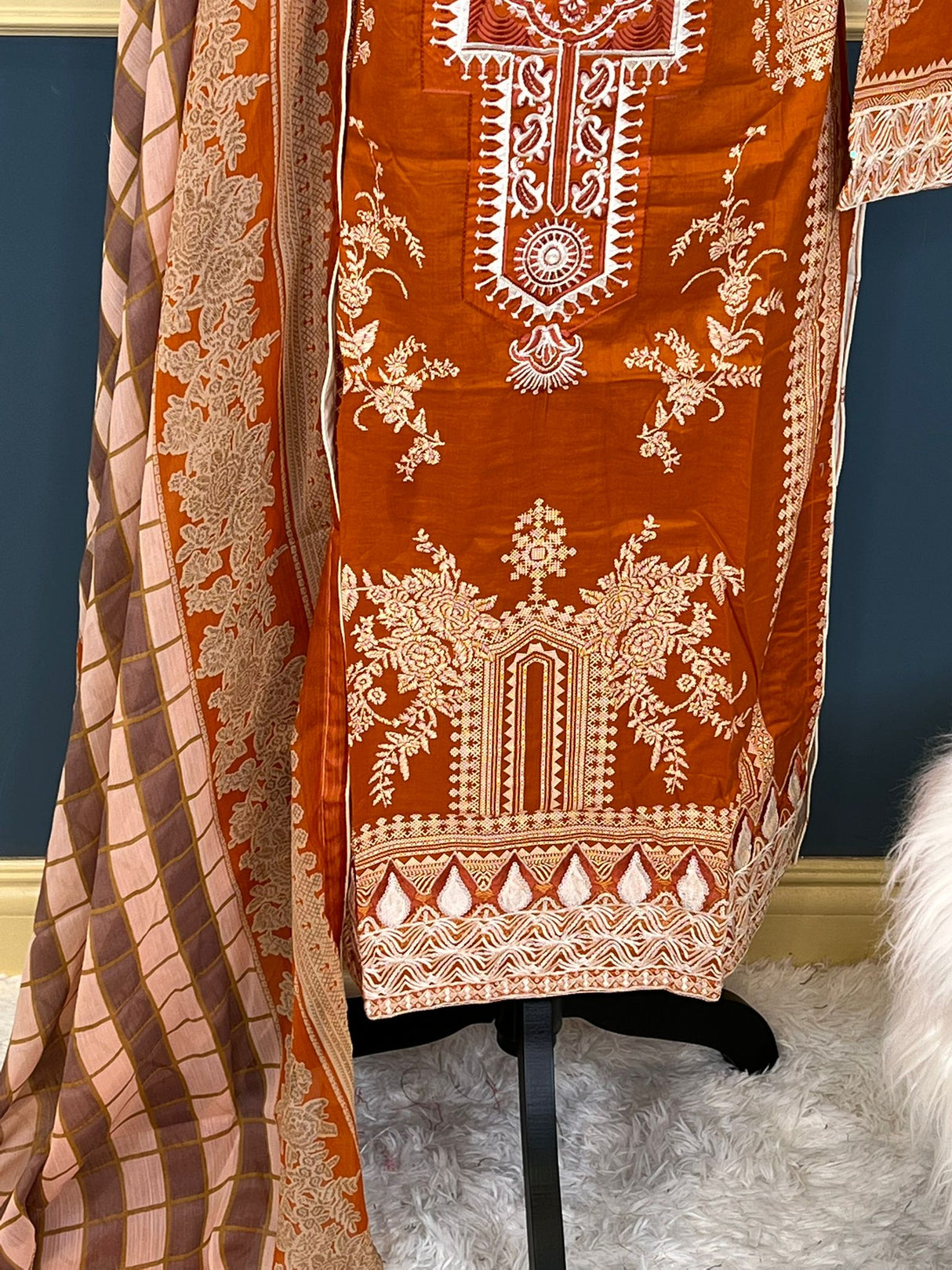 Pakistani Stitched Embroidered lawn Salwar kameez ready to ship