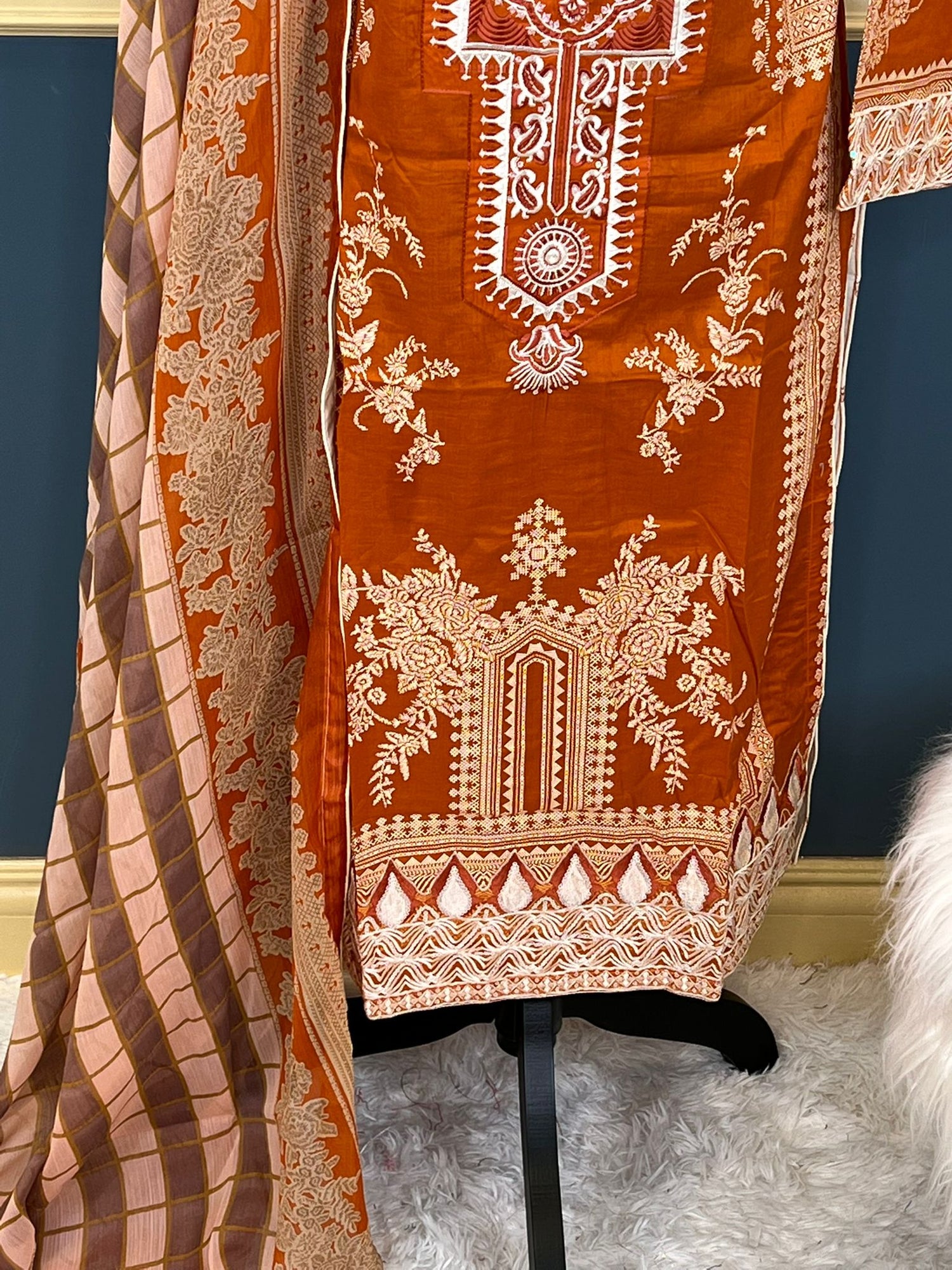 Pakistani Stitched Embroidered lawn Salwar kameez ready to ship