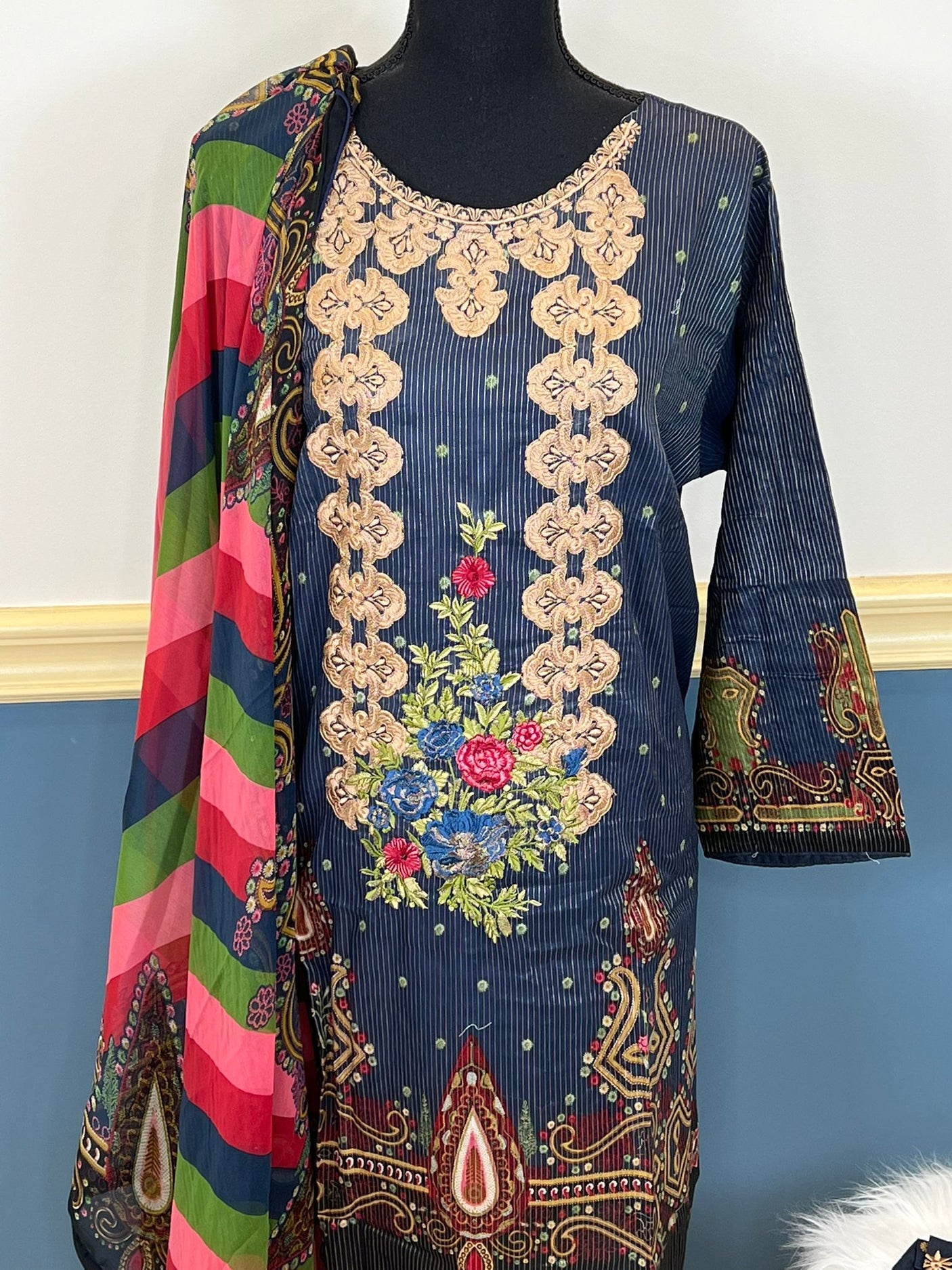 Pakistani Stitched Embroidered lawn Salwar kameez ready to ship