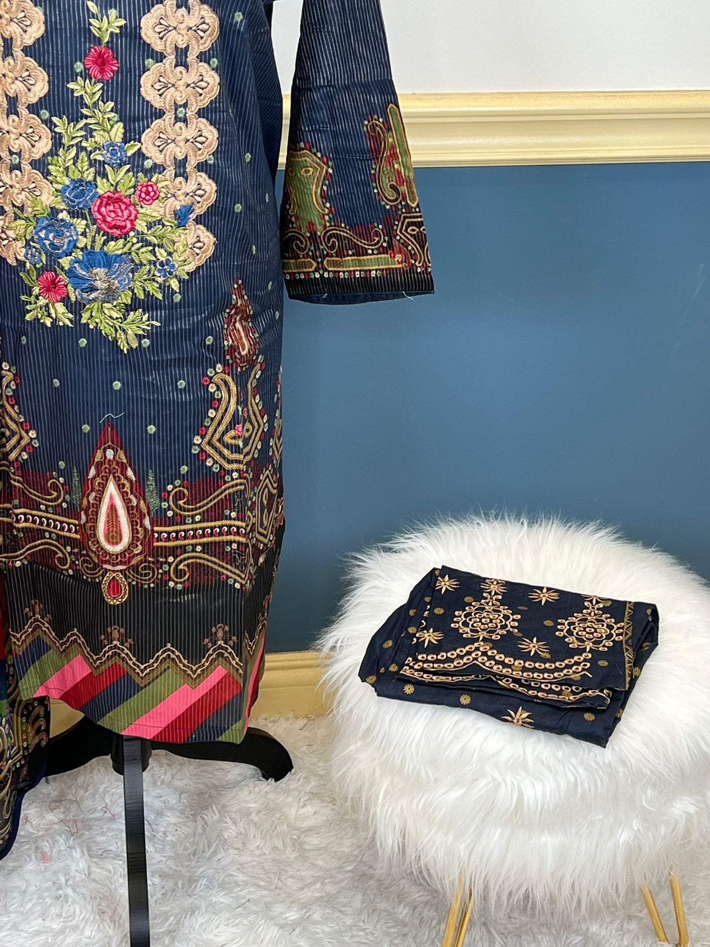 Pakistani Stitched Embroidered lawn Salwar kameez ready to ship