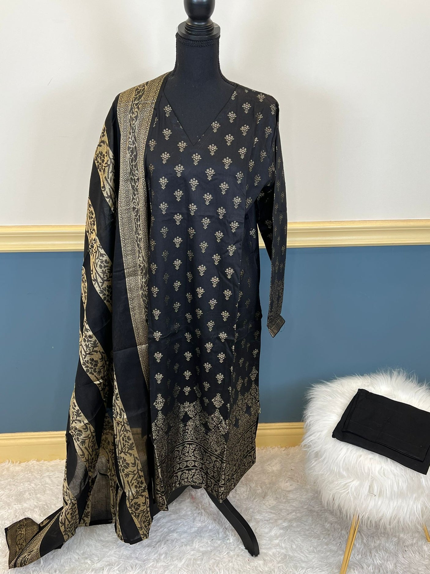 Pakistani Stitched Embroidered lawn Salwar kameez ready to ship