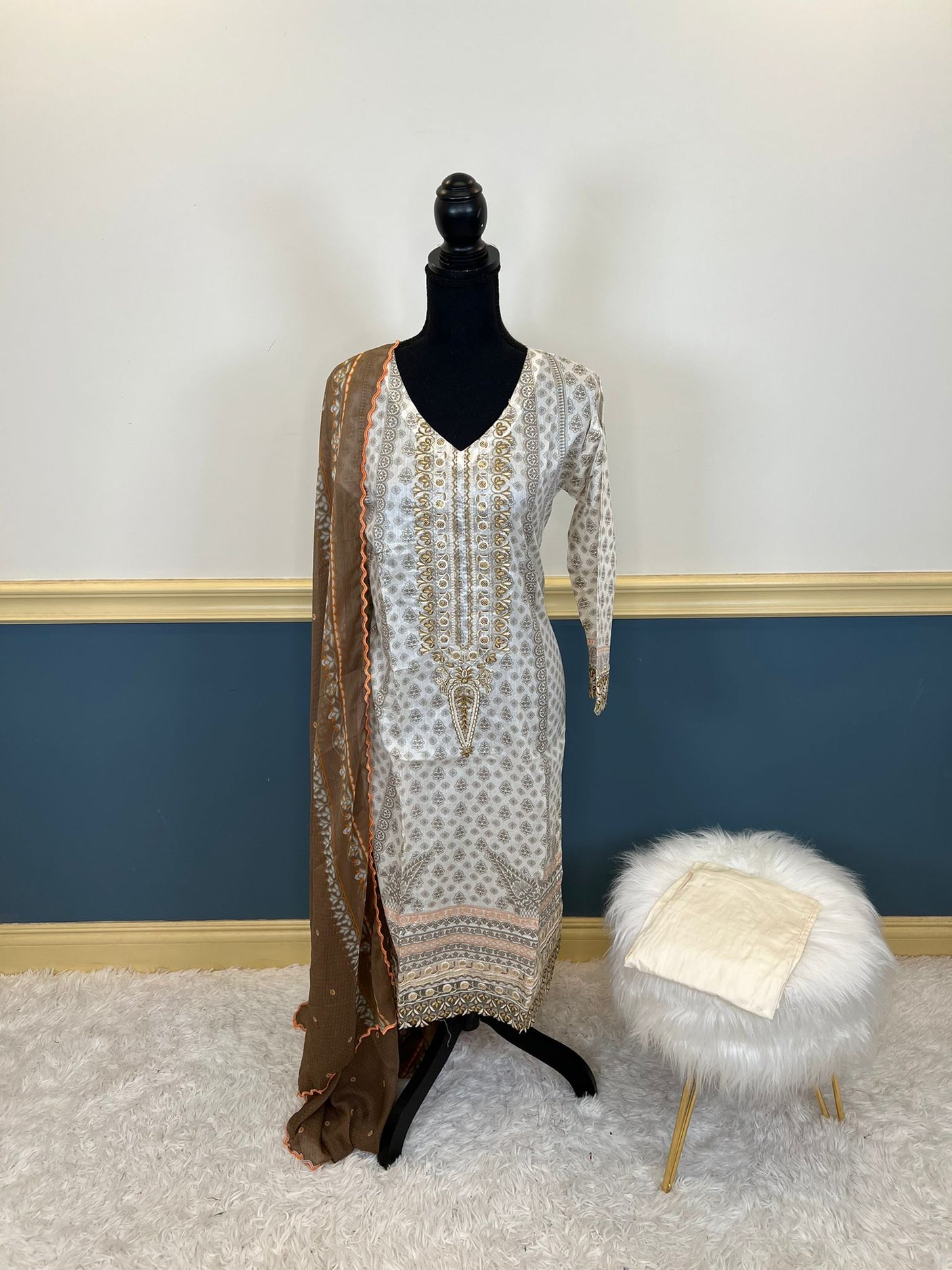 Pakistani Stitched Embroidered lawn Salwar kameez ready to ship