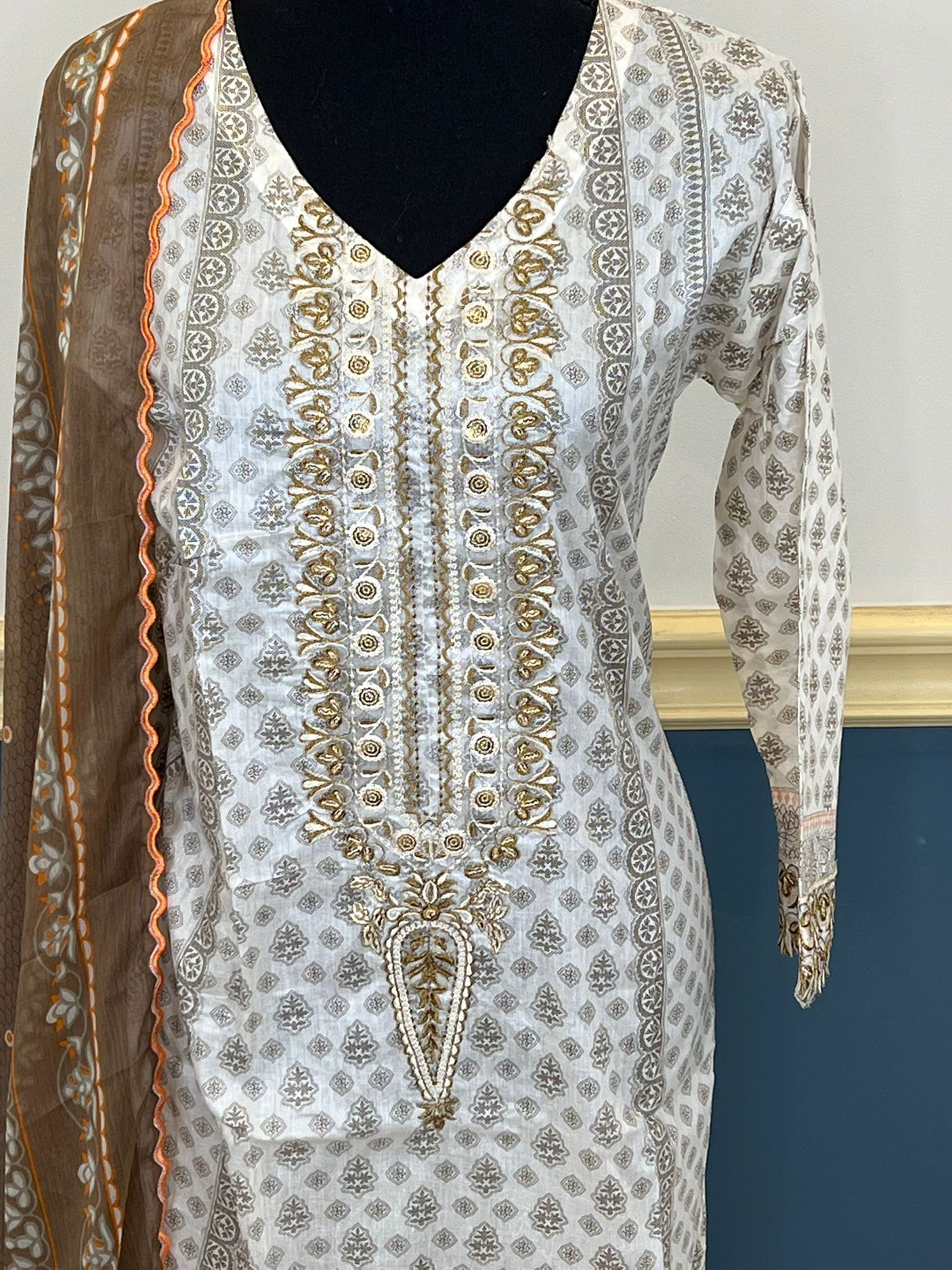 Pakistani Stitched Embroidered lawn Salwar kameez ready to ship