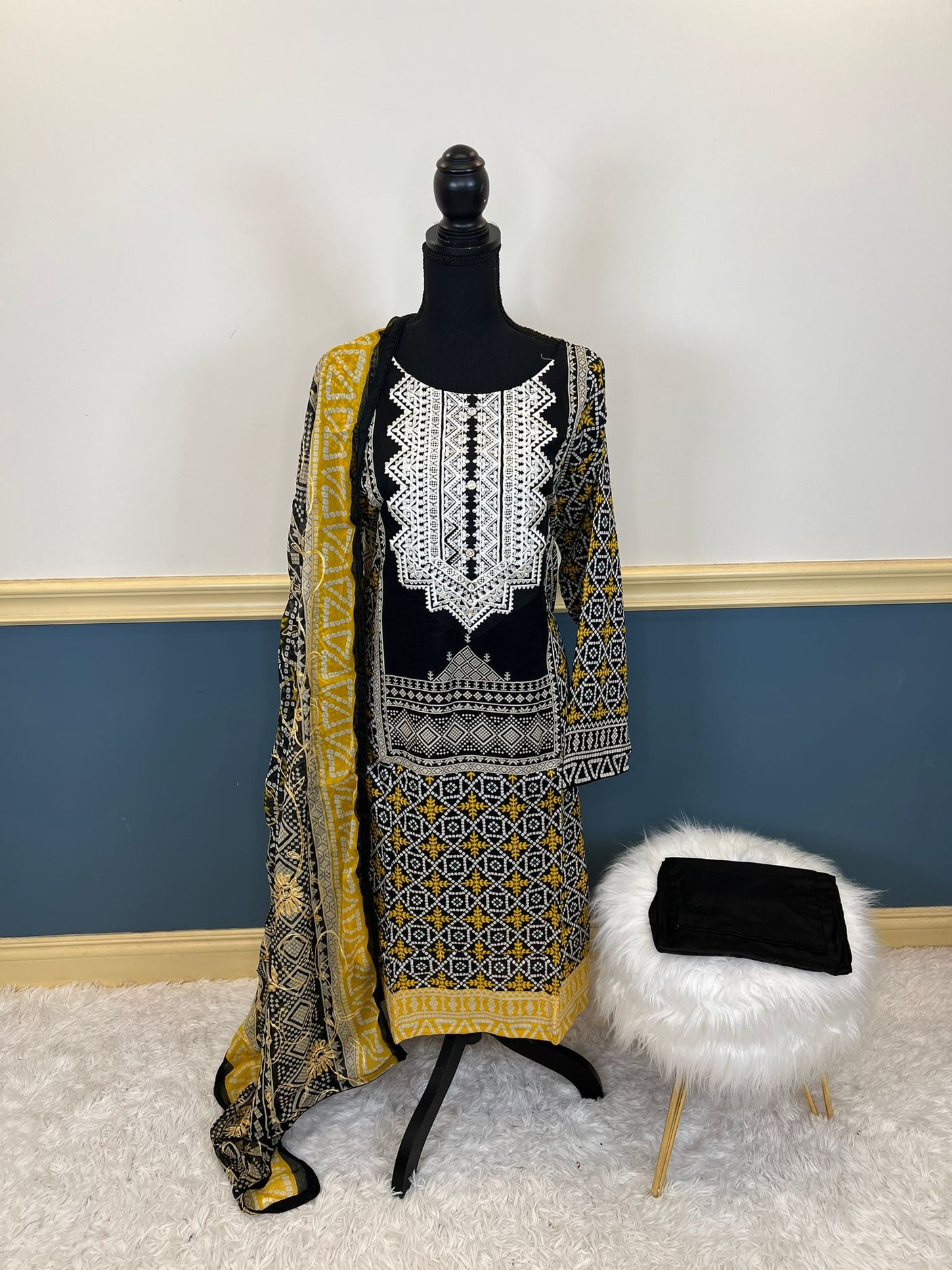 Pakistani Stitched Embroidered lawn Salwar kameez ready to ship