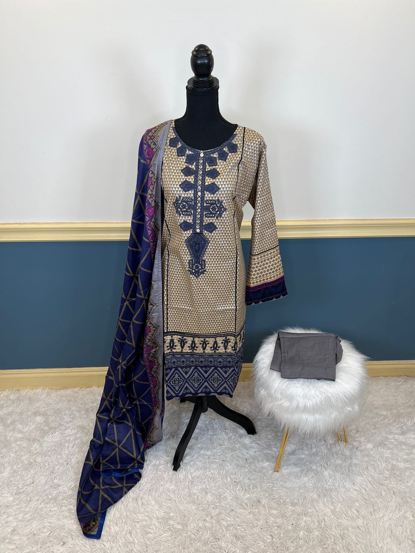 Pakistani Stitched Embroidered lawn Salwar kameez ready to ship