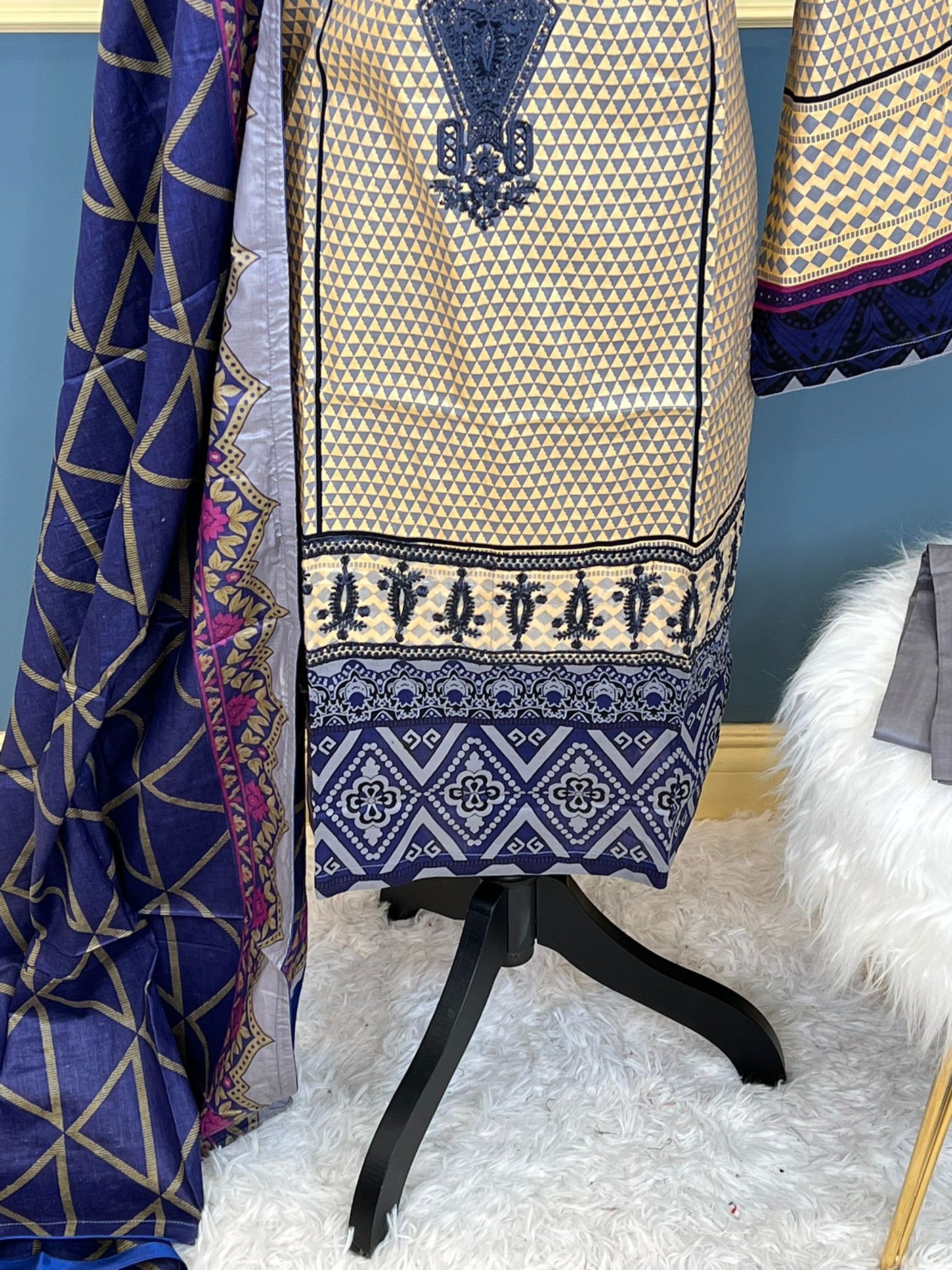 Pakistani Stitched Embroidered lawn Salwar kameez ready to ship