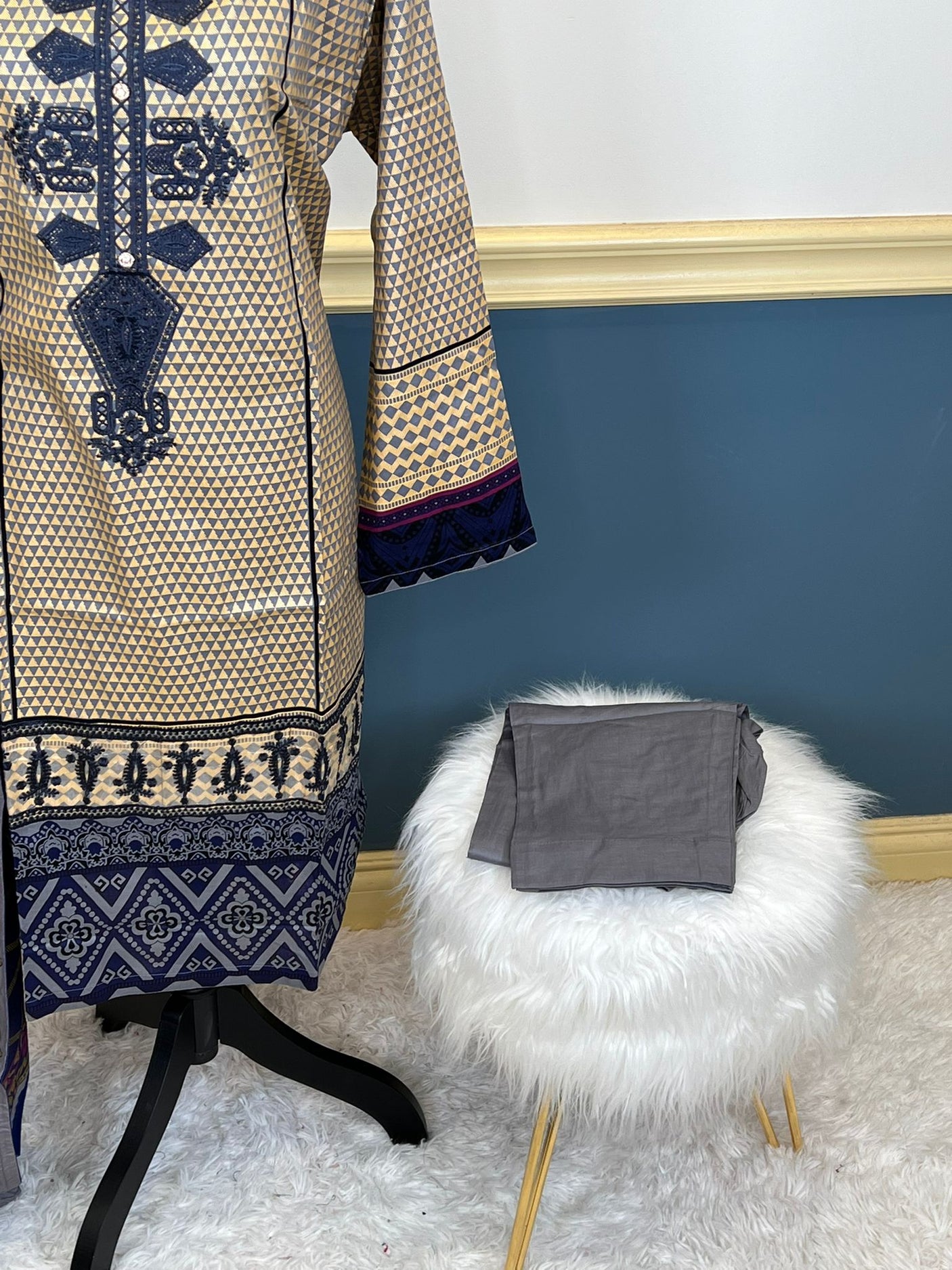 Pakistani Stitched Embroidered lawn Salwar kameez ready to ship