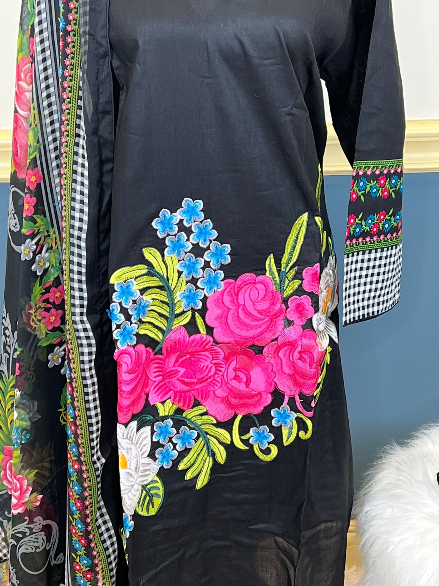 Pakistani Stitched Embroidered lawn Salwar kameez ready to ship