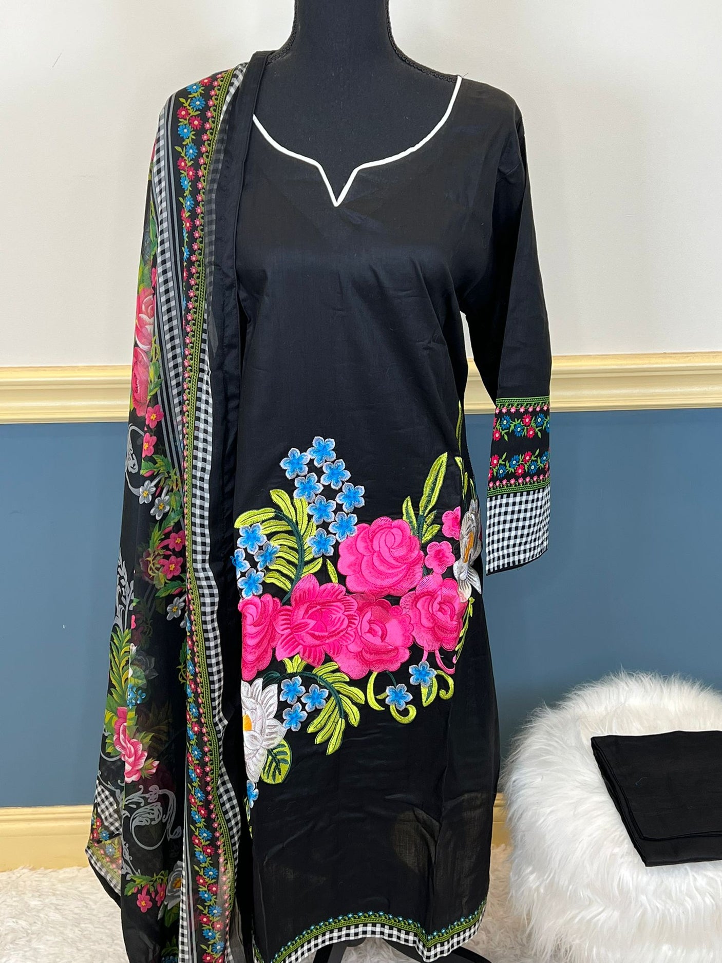 Pakistani Stitched Embroidered lawn Salwar kameez ready to ship