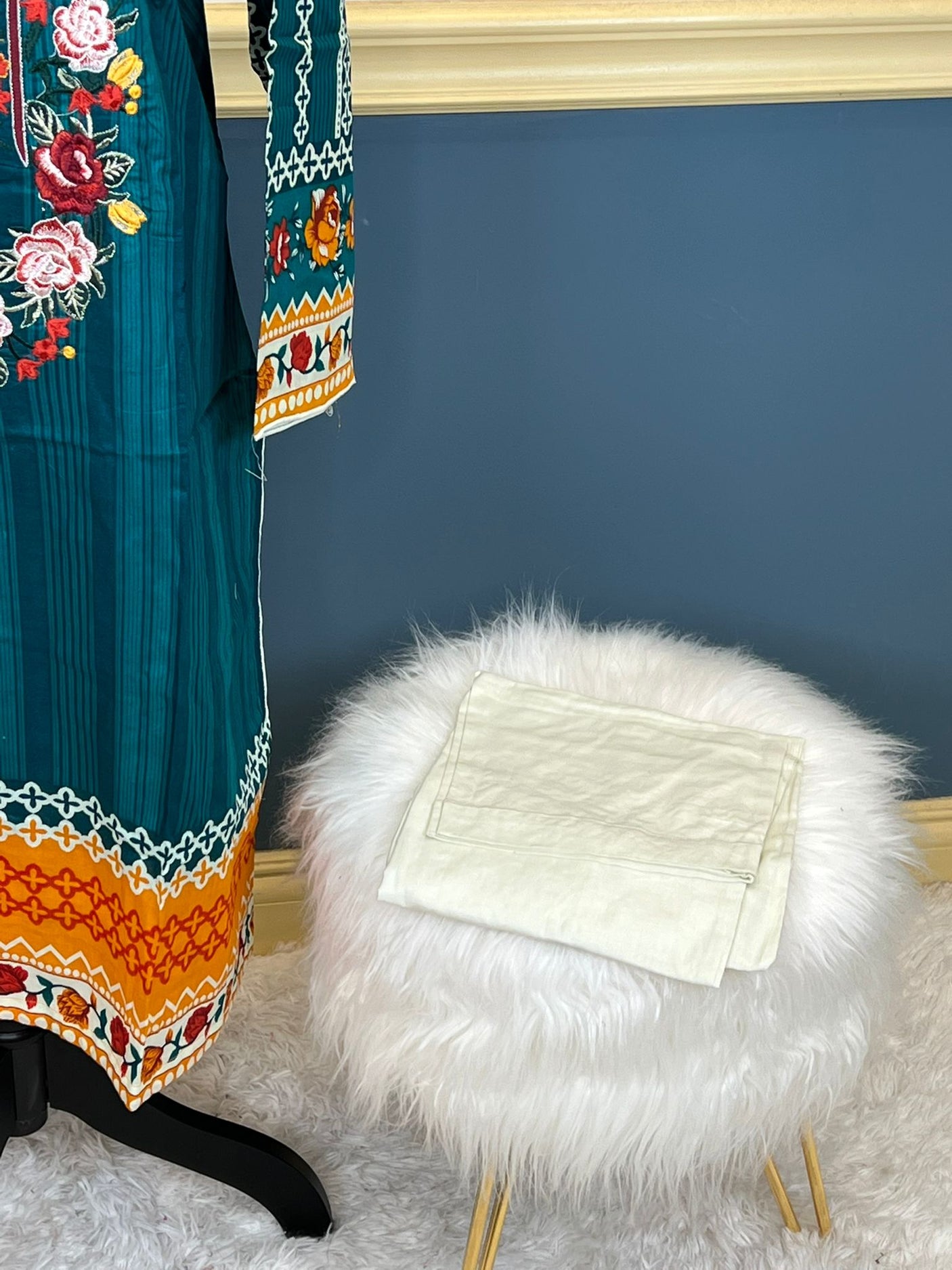 Pakistani Stitched Embroidered lawn Salwar kameez ready to ship