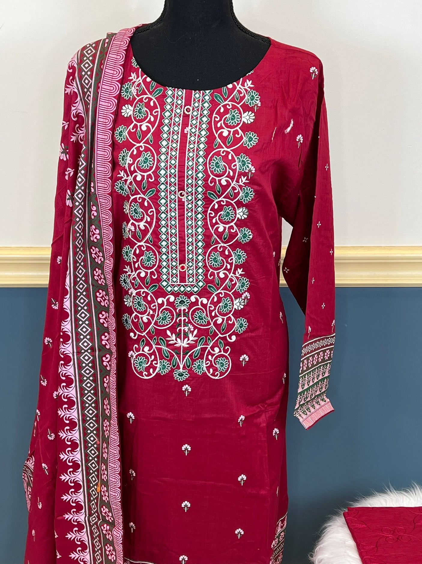 Pakistani Stitched Embroidered lawn Salwar kameez ready to ship