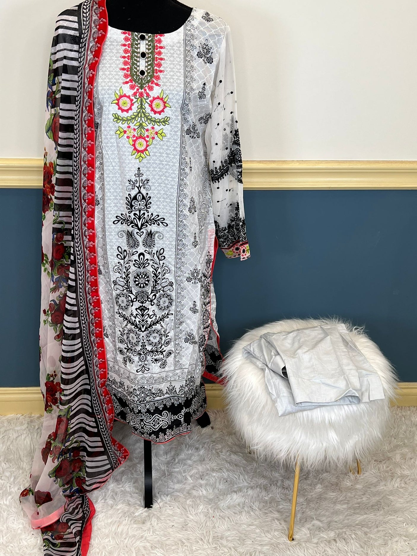 Pakistani Stitched Embroidered lawn Salwar kameez ready to ship