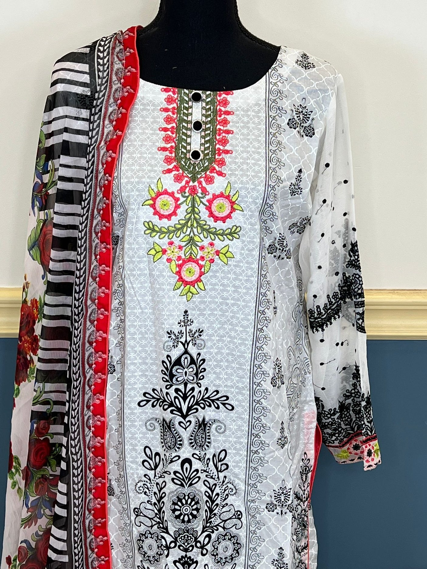 Pakistani Stitched Embroidered lawn Salwar kameez ready to ship