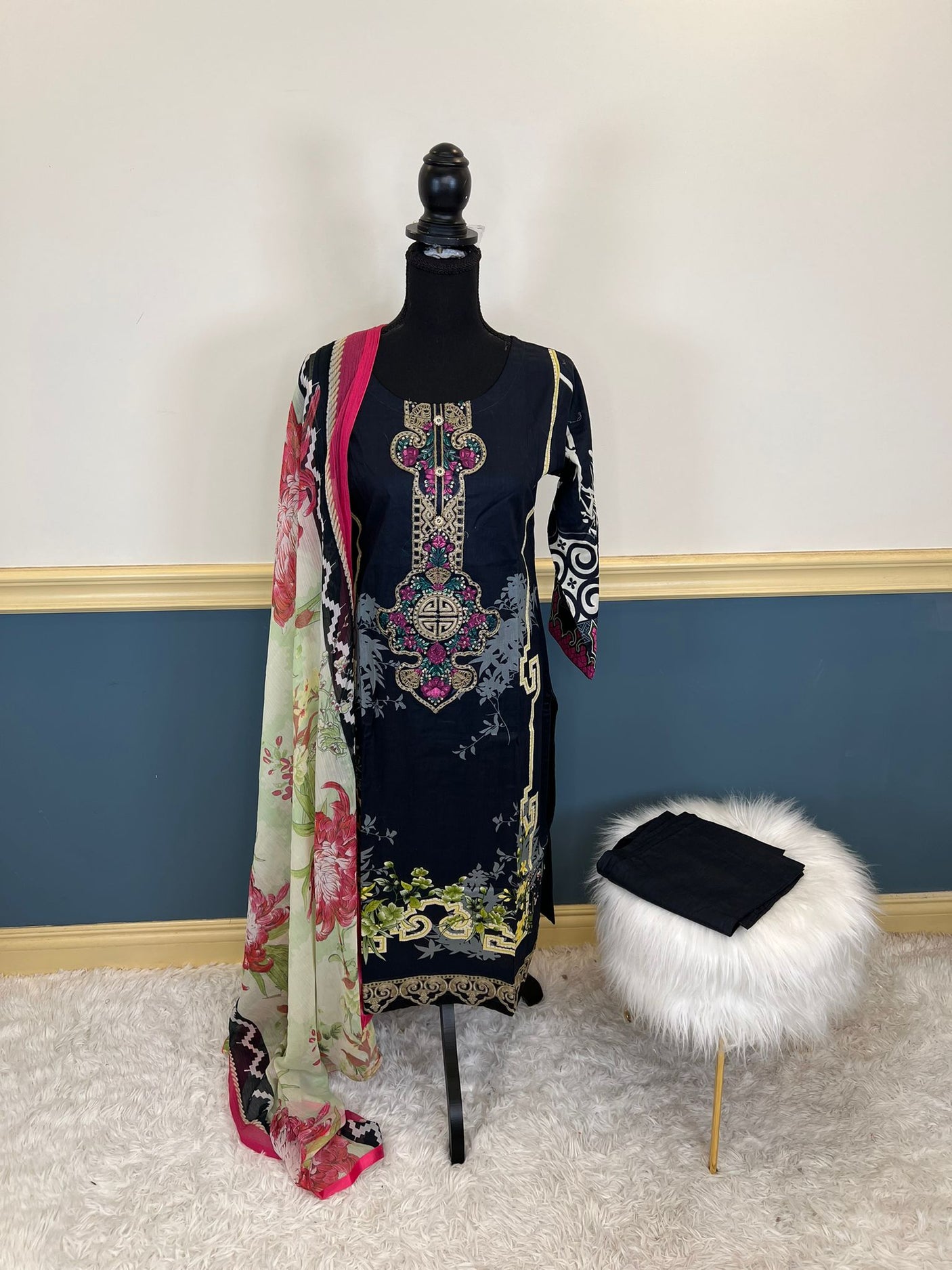 Pakistani Stitched Embroidered lawn Salwar kameez ready to ship