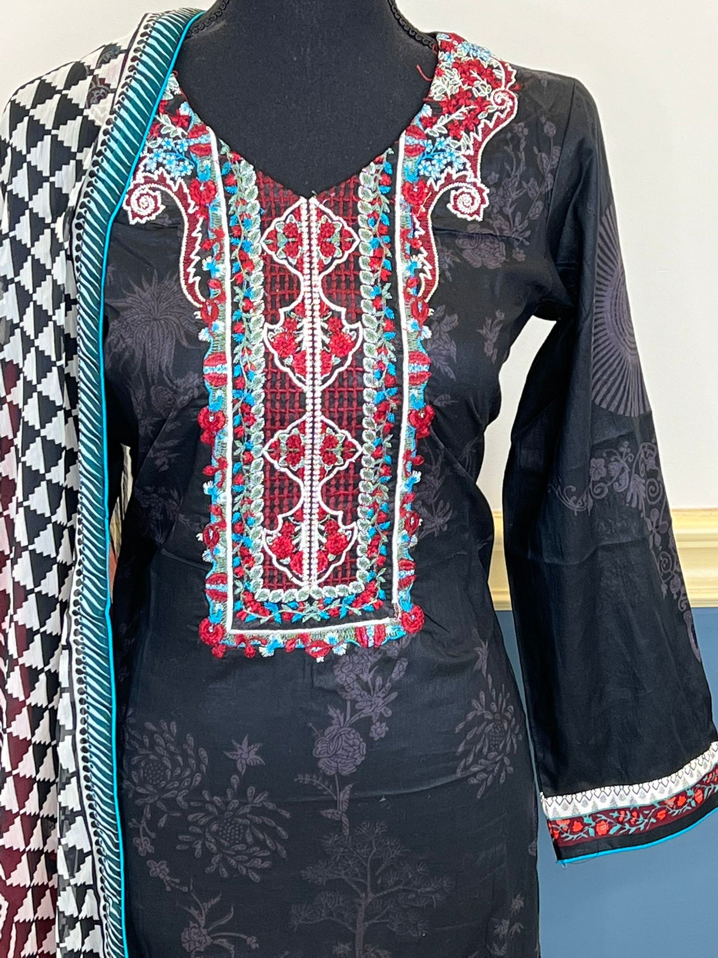 Pakistani Stitched Embroidered lawn Salwar kameez ready to ship