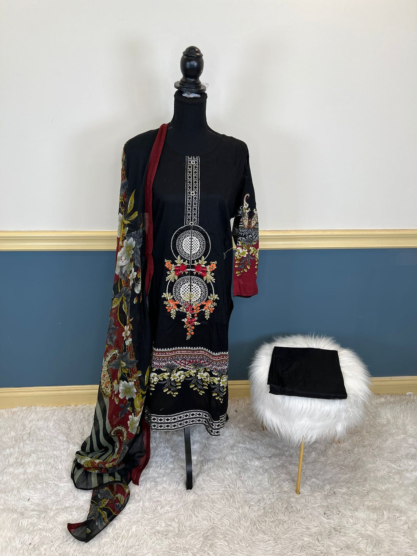 Pakistani Stitched Embroidered lawn Salwar kameez ready to ship