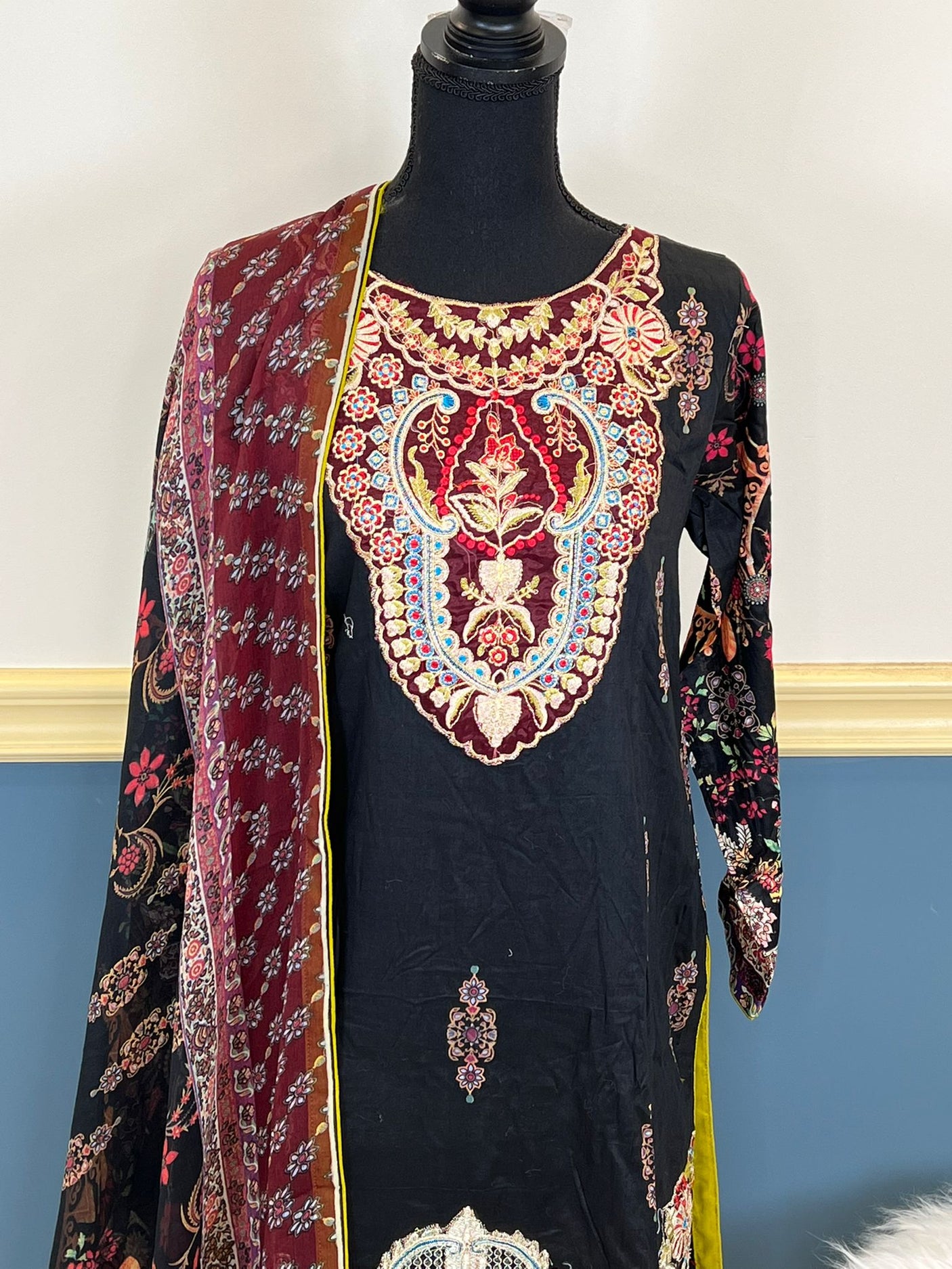 Pakistani Stitched Embroidered lawn Salwar kameez ready to ship