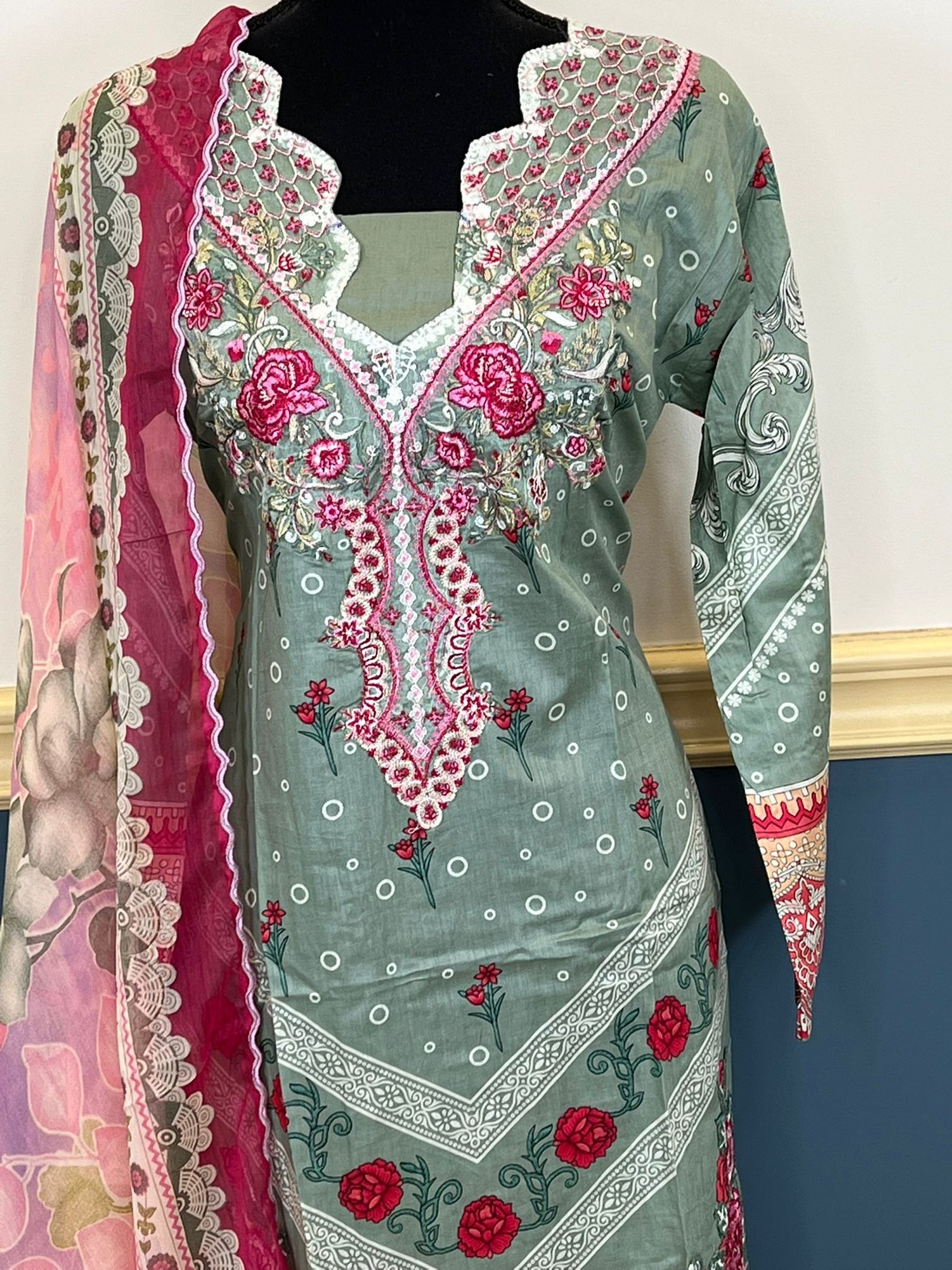 Pakistani Stitched Embroidered lawn Salwar kameez ready to ship