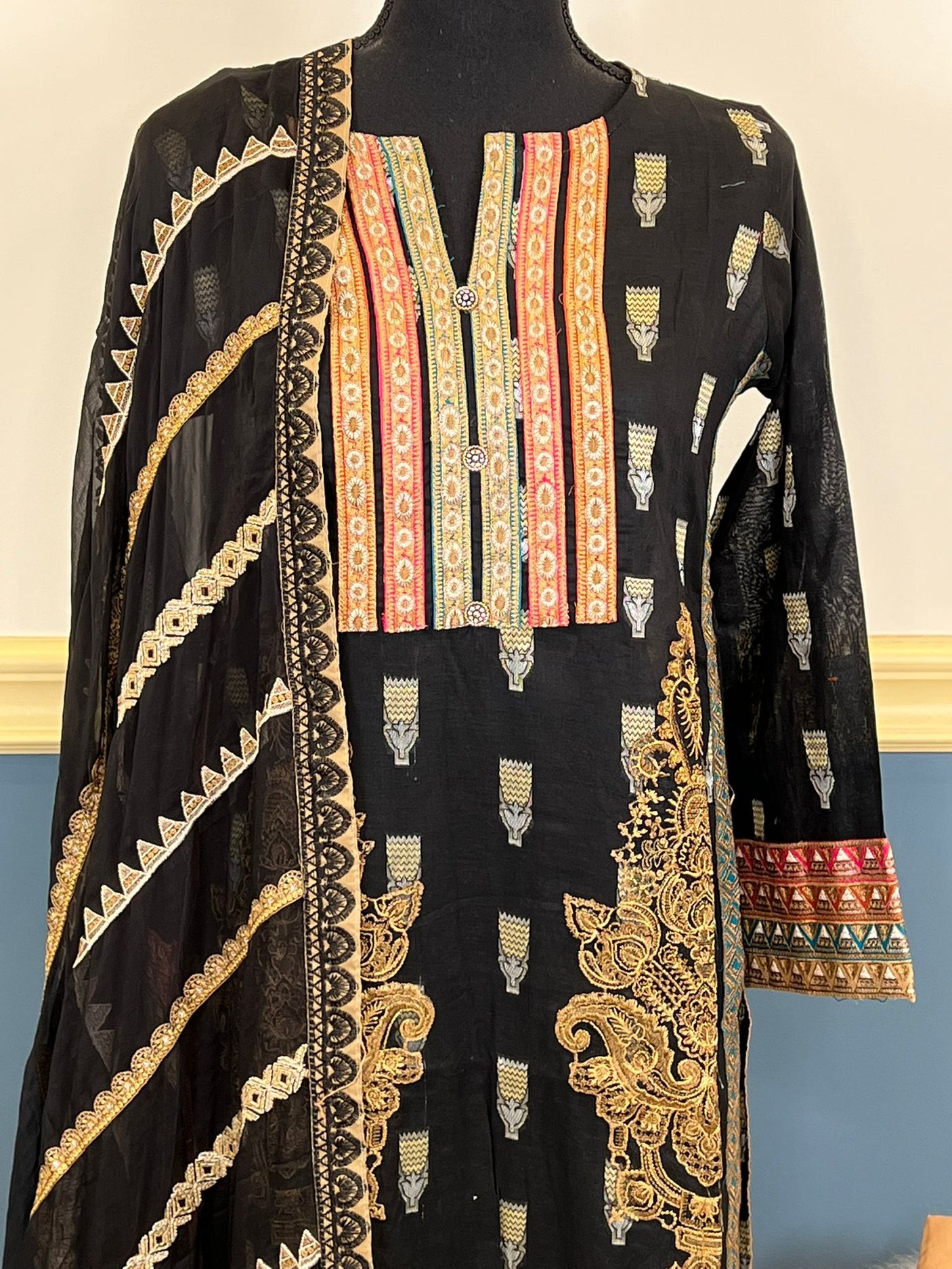 Pakistani Stitched Embroidered lawn Salwar kameez ready to ship