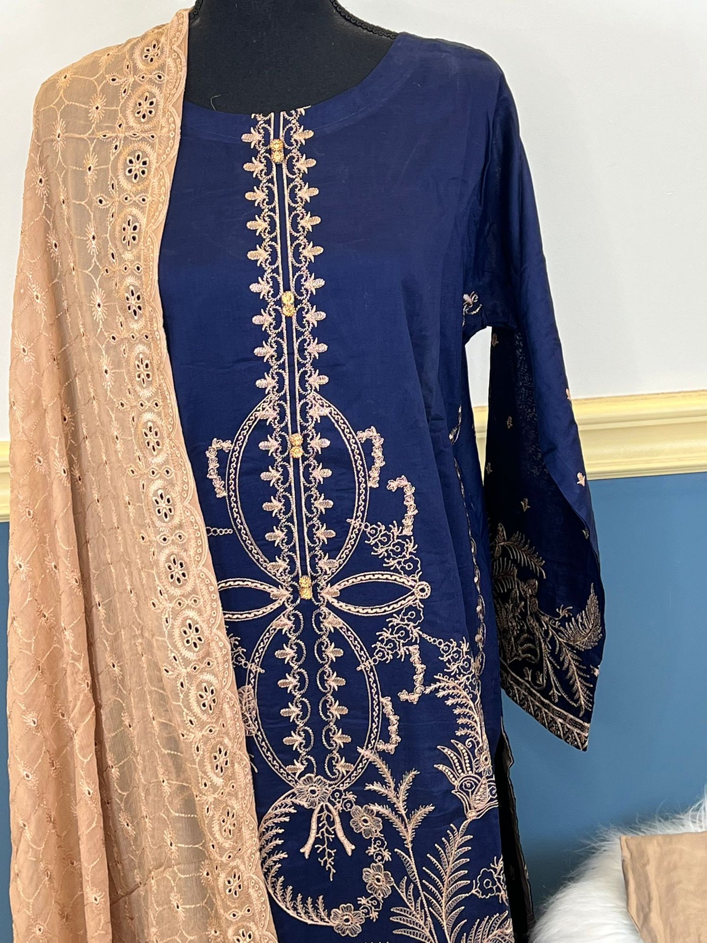 Pakistani Stitched Embroidered lawn Salwar kameez ready to ship