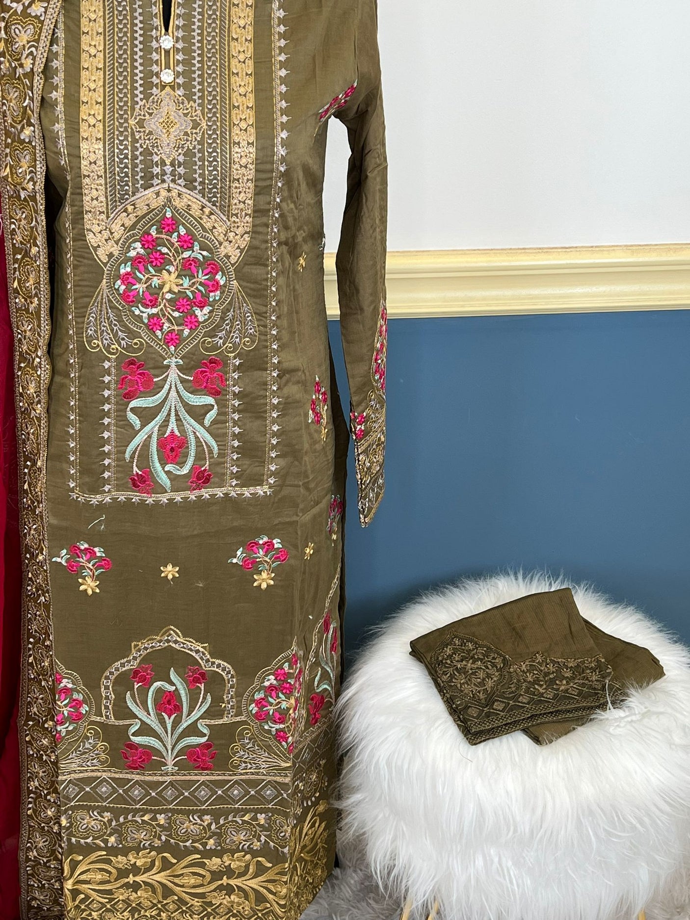 Pakistani Stitched Embroidered lawn Salwar kameez ready to ship