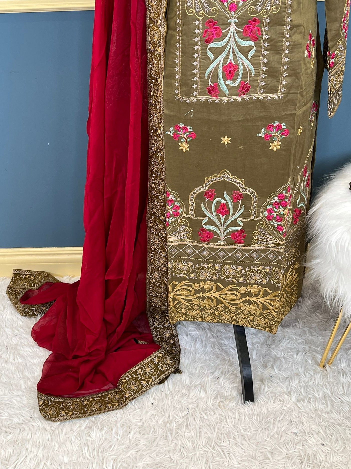 Pakistani Stitched Embroidered lawn Salwar kameez ready to ship